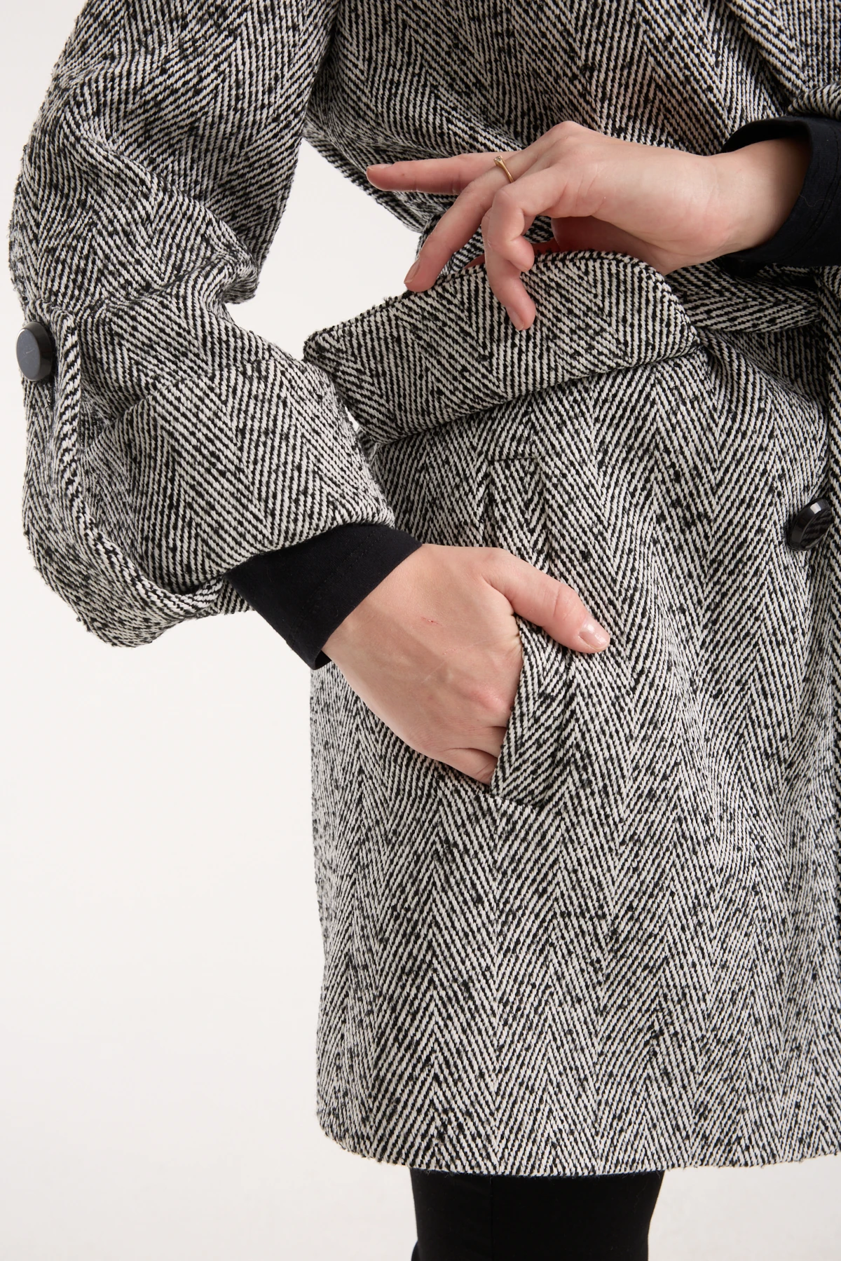 SİYAH RENK BALIK SIRTI YÜN KABAN