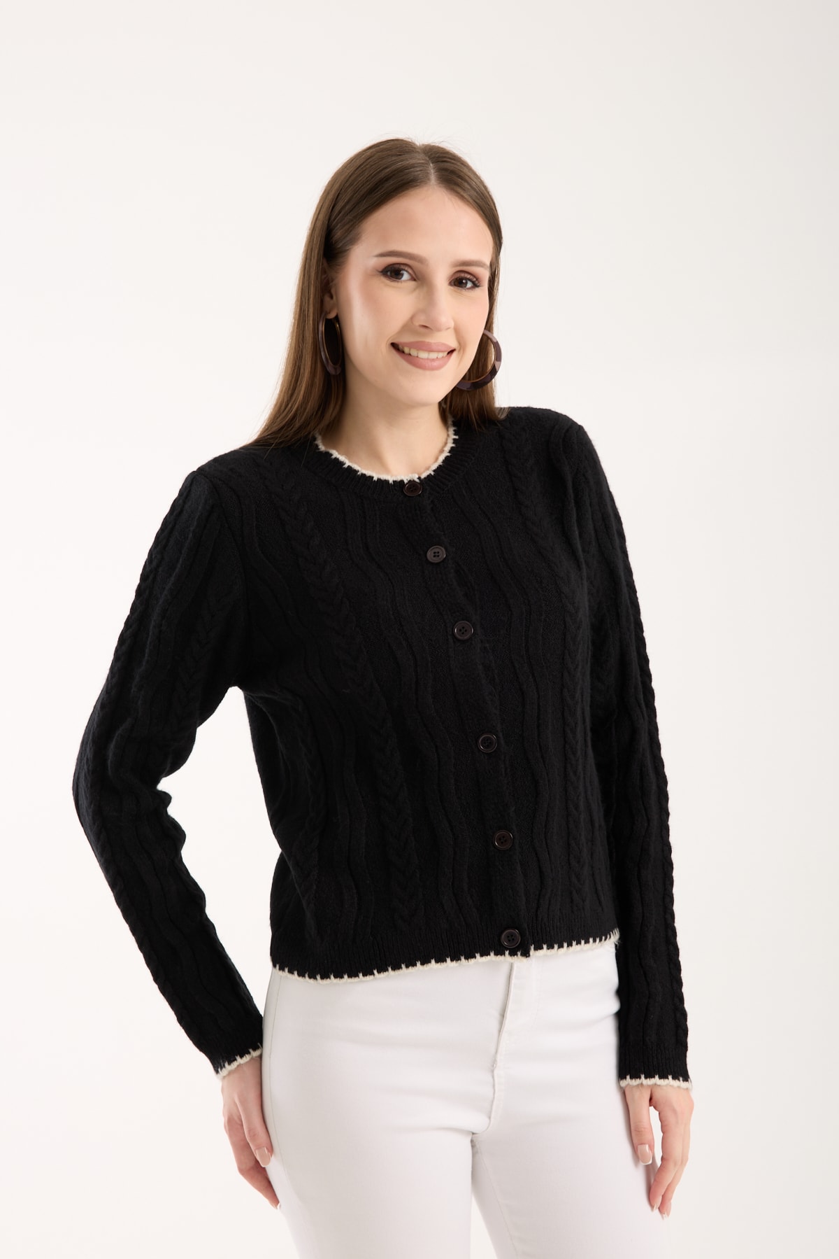 SİYAY RENK BEYAZ BİYELİ HIRKA SAÇ ÖRGÜLÜ