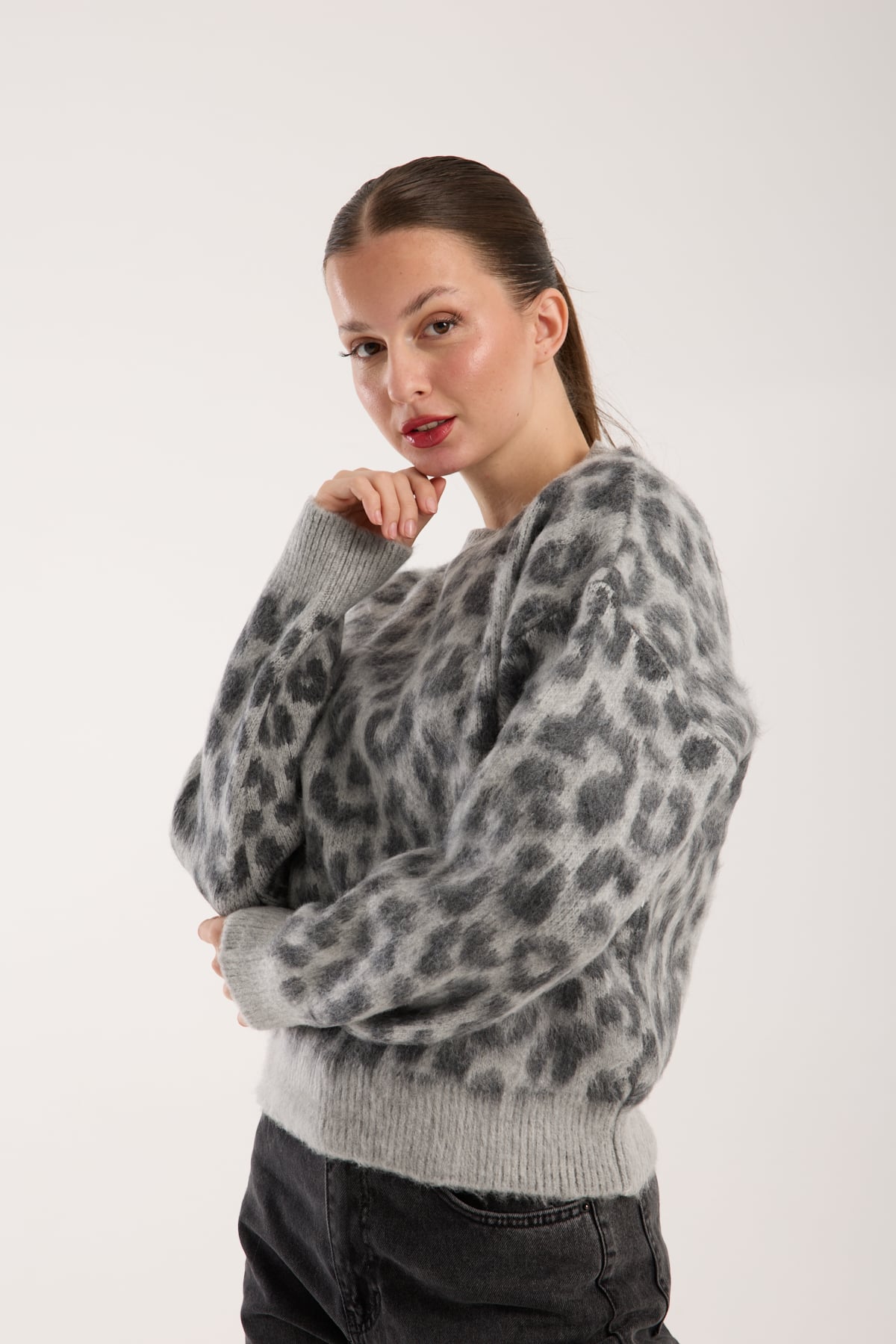 GRİ LEOPAR DESENLİ KAZAK BİSİKLET YAKA 