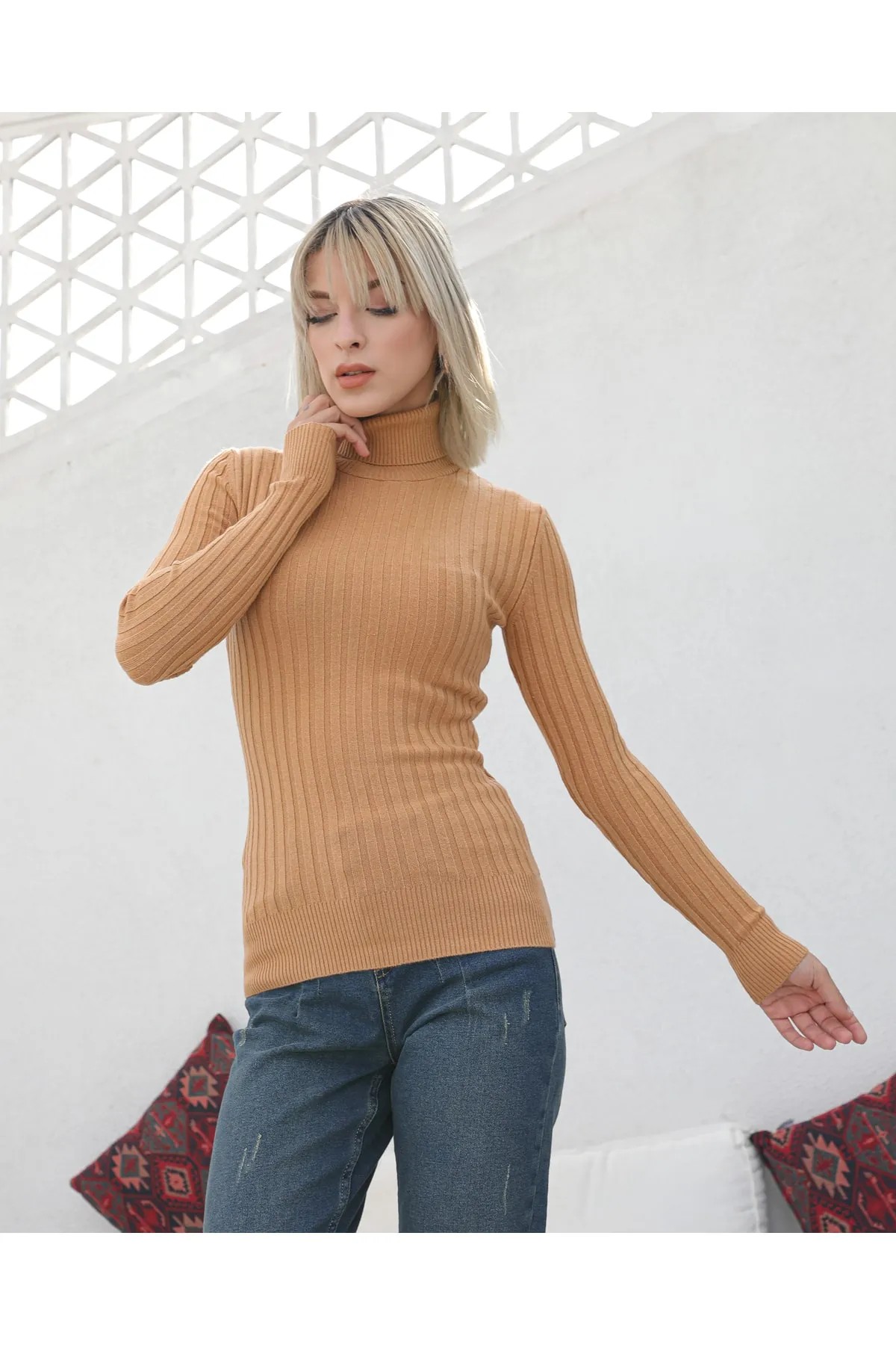 MILK BROWN COLOR TURTROOP KNITWEAR WITH FINGER CLOCKS