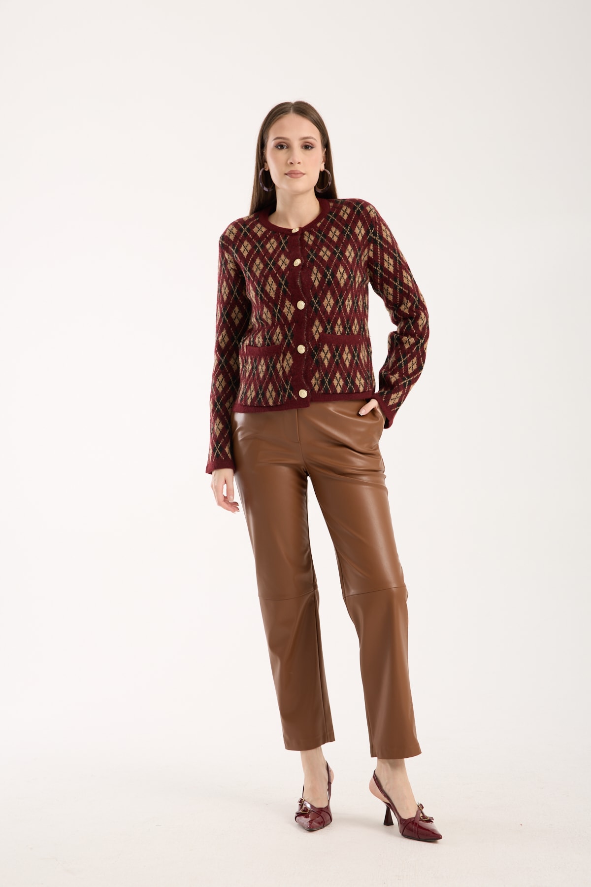 BORDO RENKLİ BEJ DESENLİ HIRKA YANDAN CEPLİ 