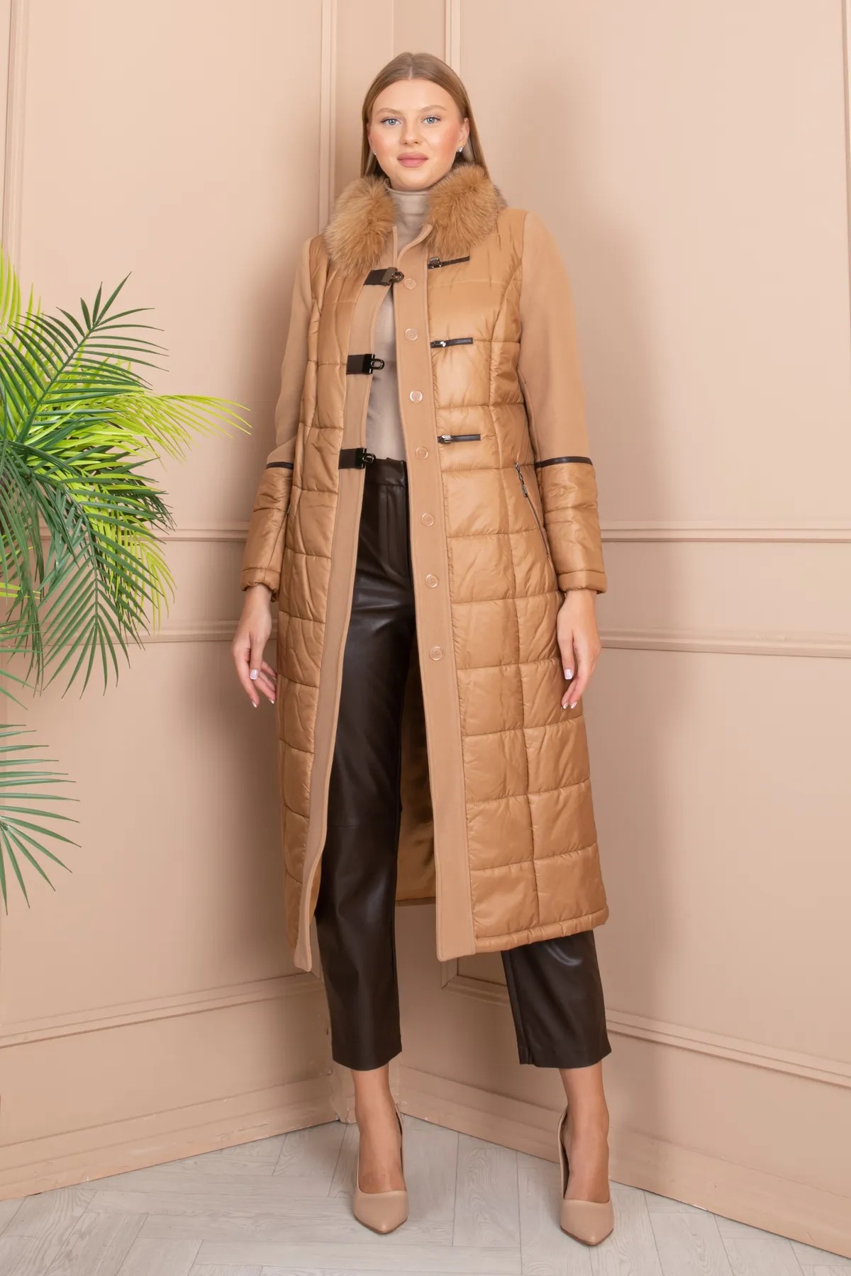 TAN FLUFFY AND CACHET FUR COLLAR LONG HIDDEN BUTTON COAT