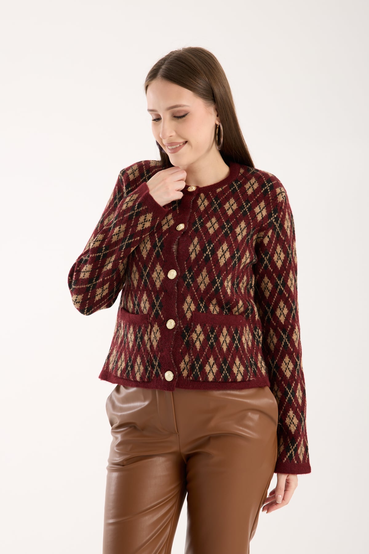 BORDO RENKLİ BEJ DESENLİ HIRKA YANDAN CEPLİ 
