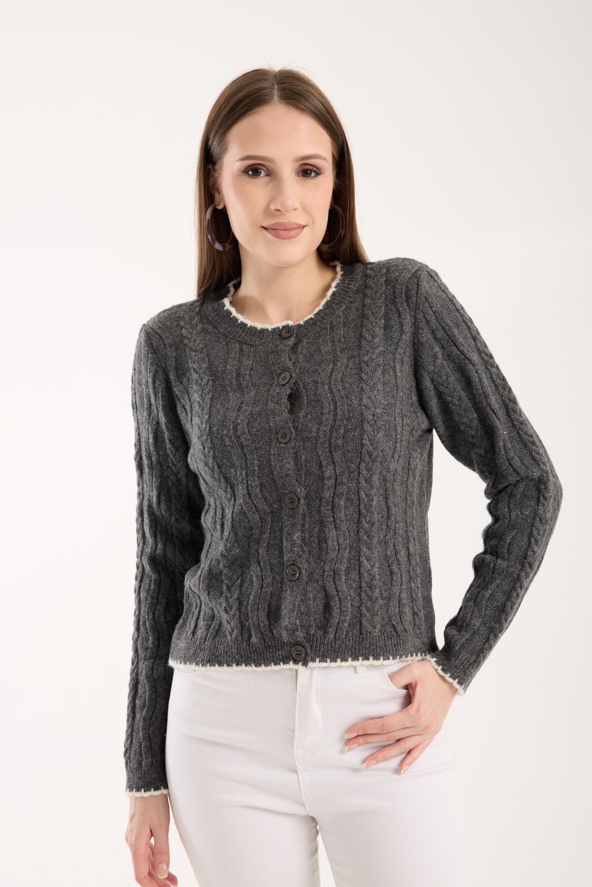 GRİ RENK BEYAZ BİYELİ HIRKA SAÇ ÖRGÜLÜ