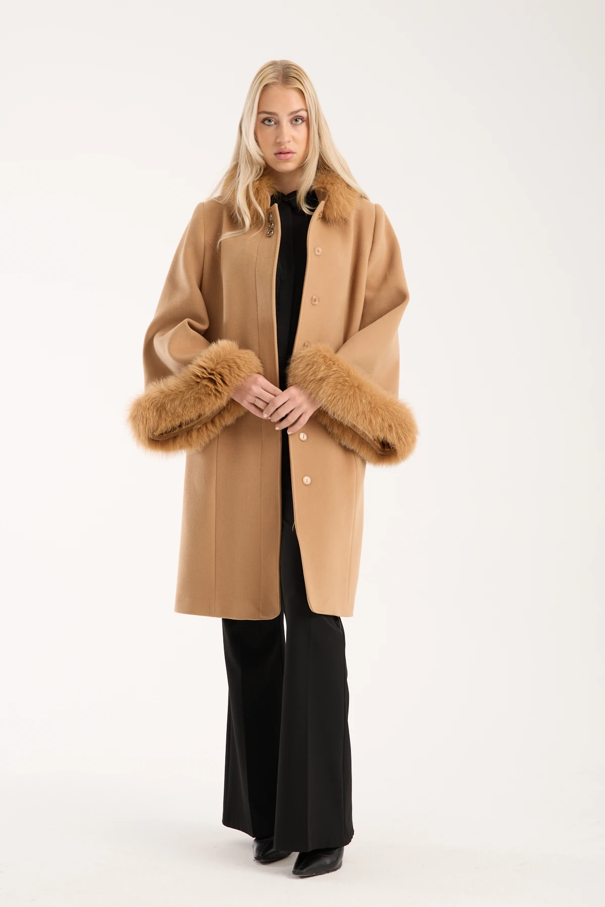 TABA YAKASI VE KOLU KÜRKLÜ KAŞE  KABAN