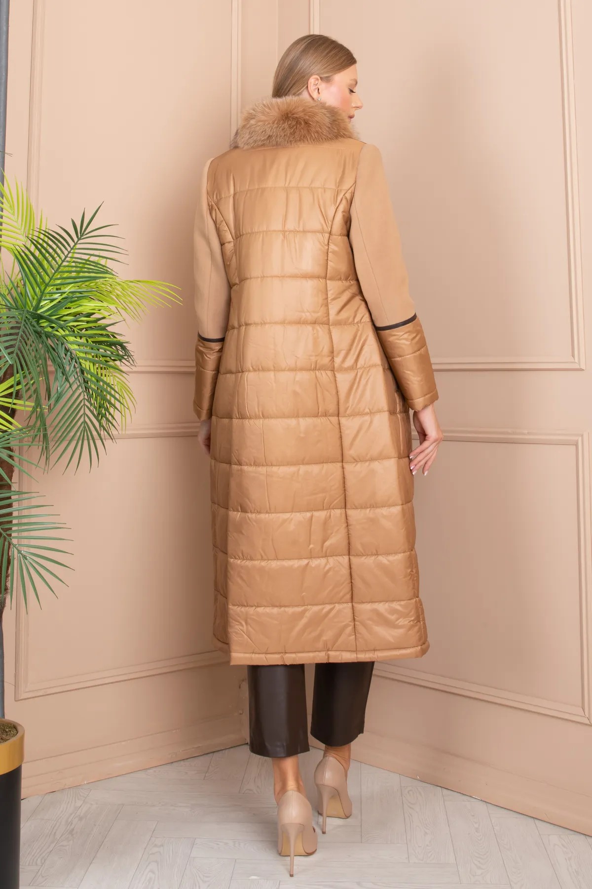 TAN FLUFFY AND CACHET FUR COLLAR LONG HIDDEN BUTTON COAT