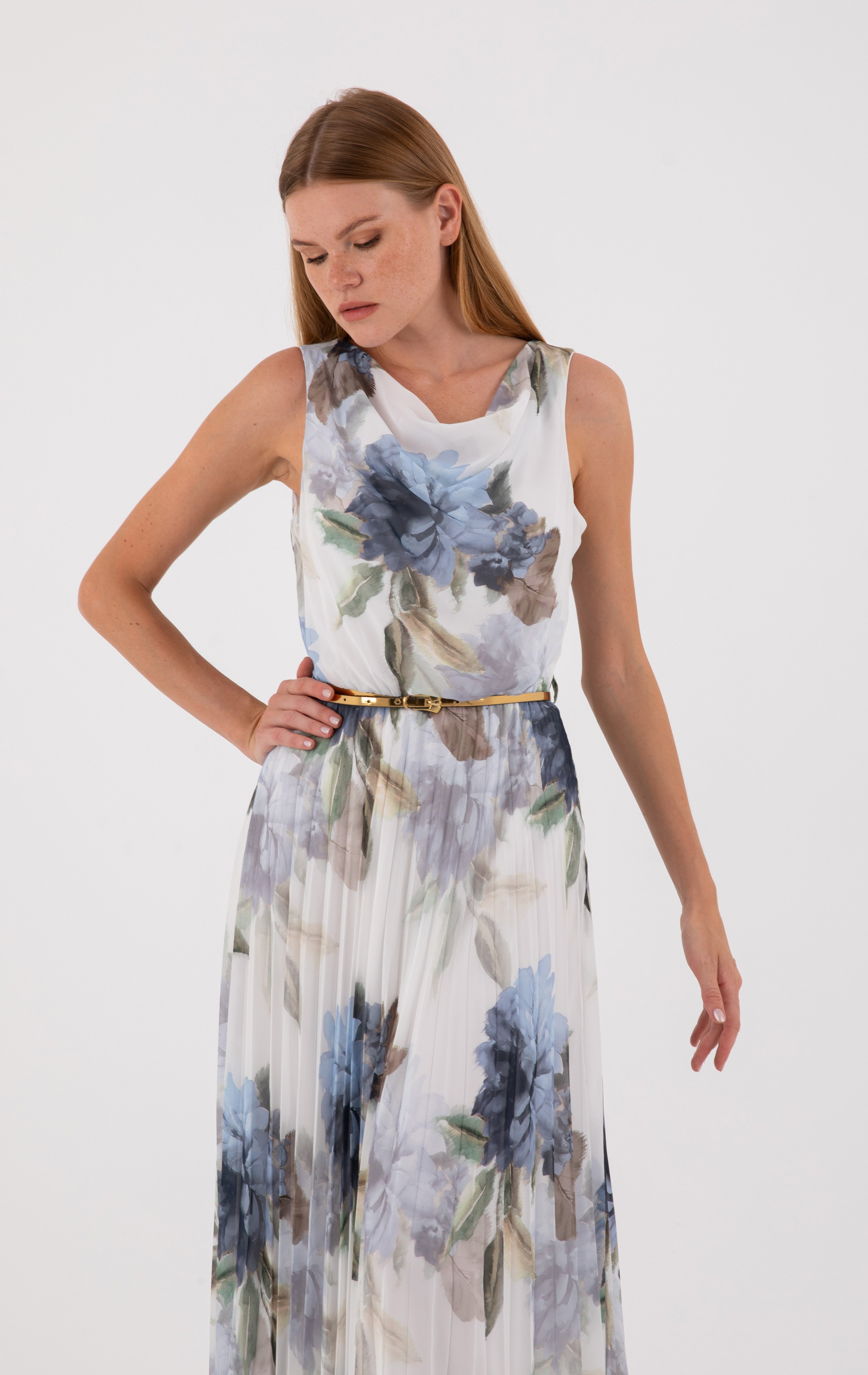 BLUE FLOWER PATTERNED PLEATED DRESS