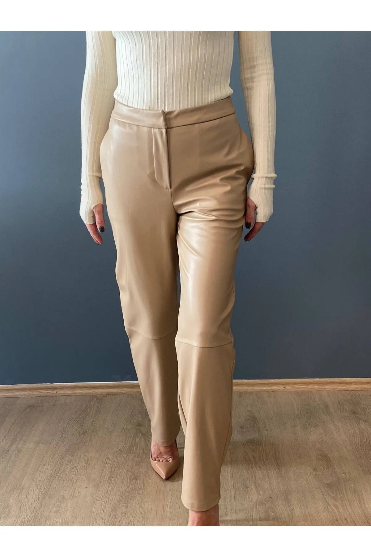 beige-leather-trousers