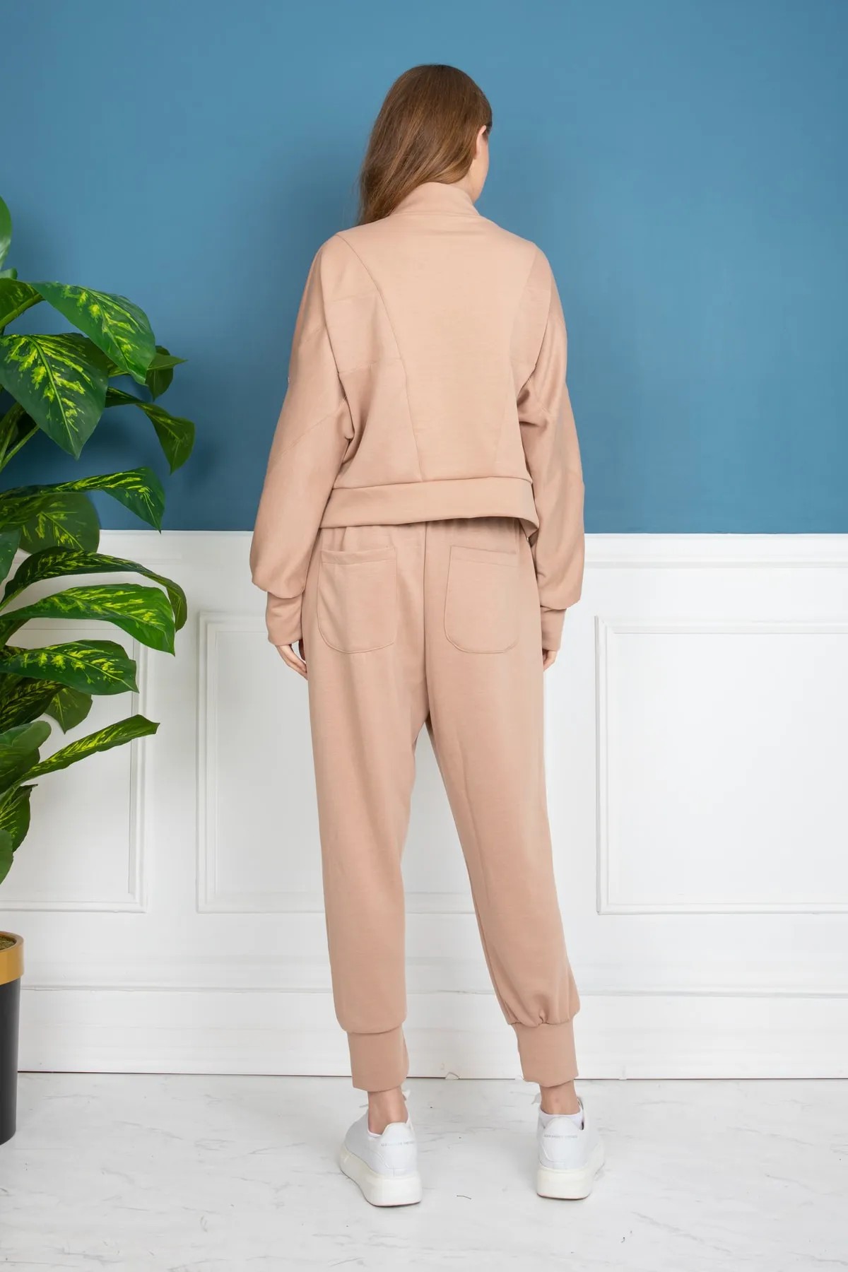 BEIGE TRACKSUIT WITH ZIPPERED TOP AND BOTTOM SET