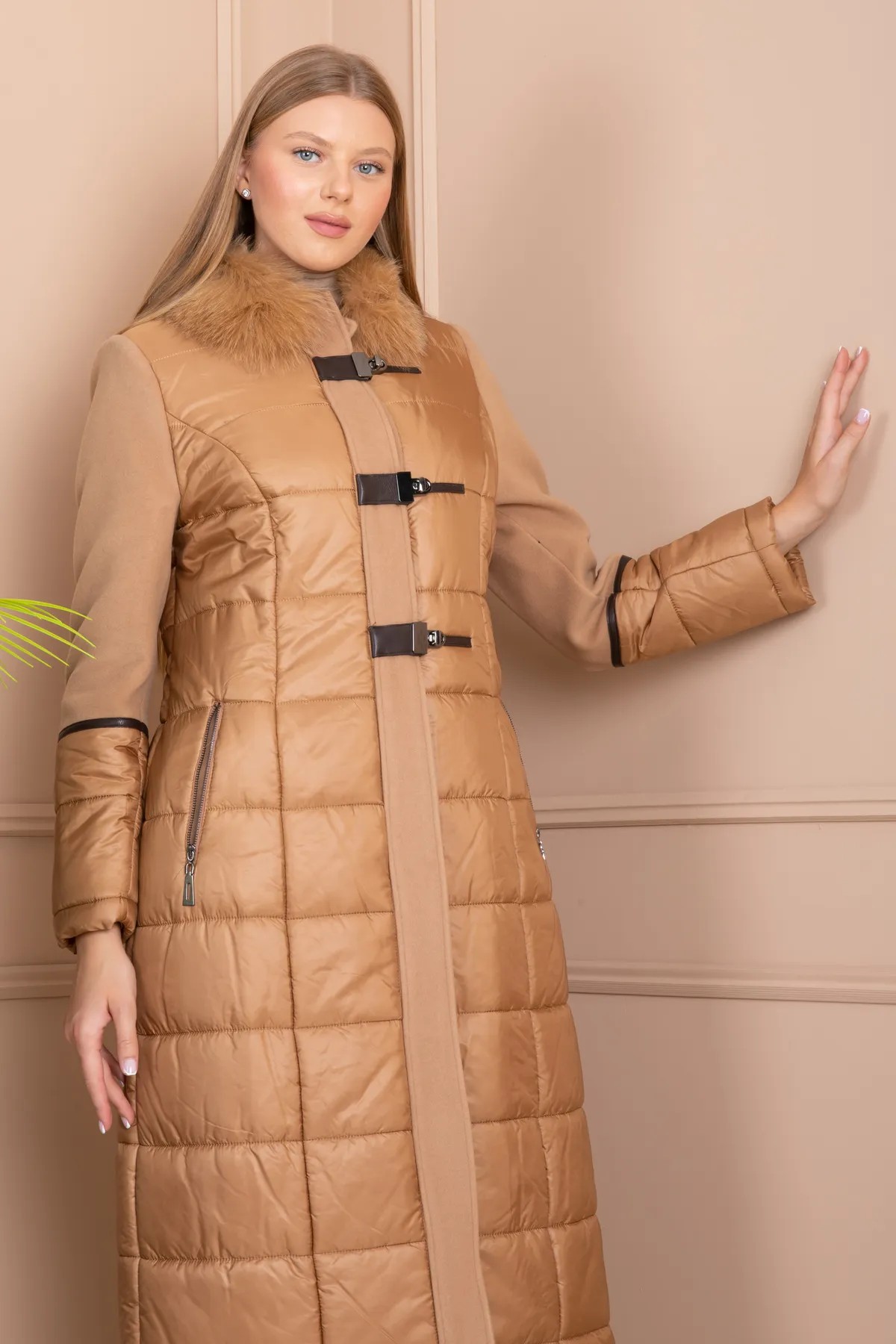 TAN FLUFFY AND CACHET FUR COLLAR LONG HIDDEN BUTTON COAT