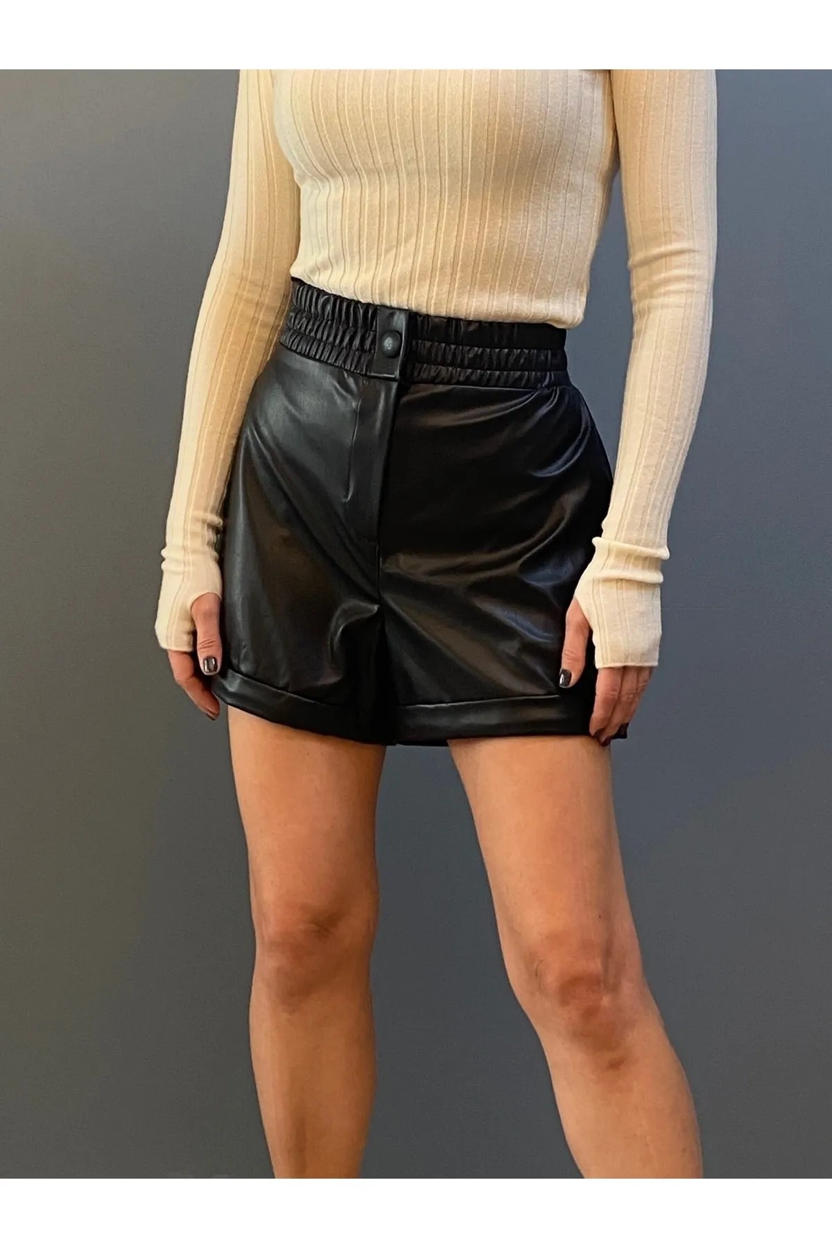 BLACK LEATHER SHORTS