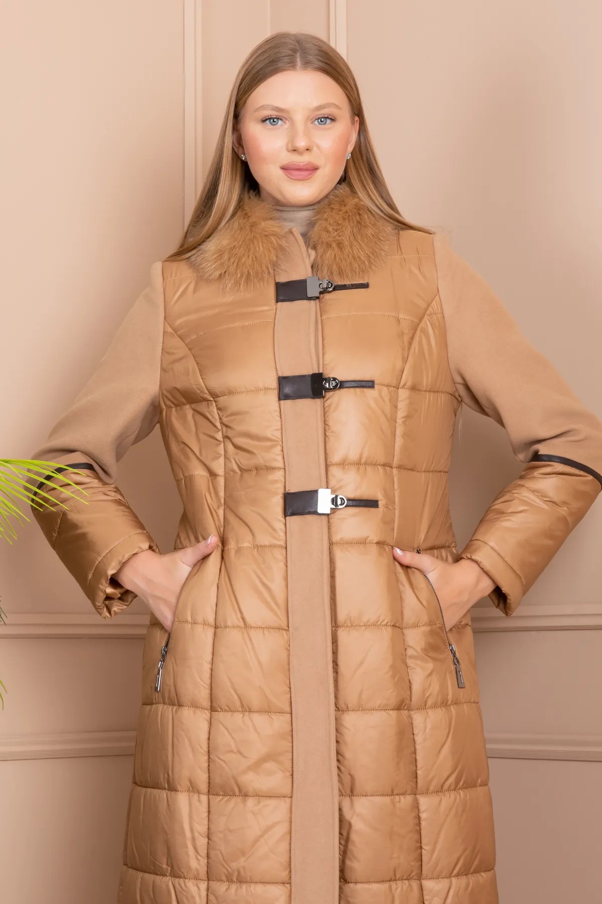 TAN FLUFFY AND CACHET FUR COLLAR LONG HIDDEN BUTTON COAT