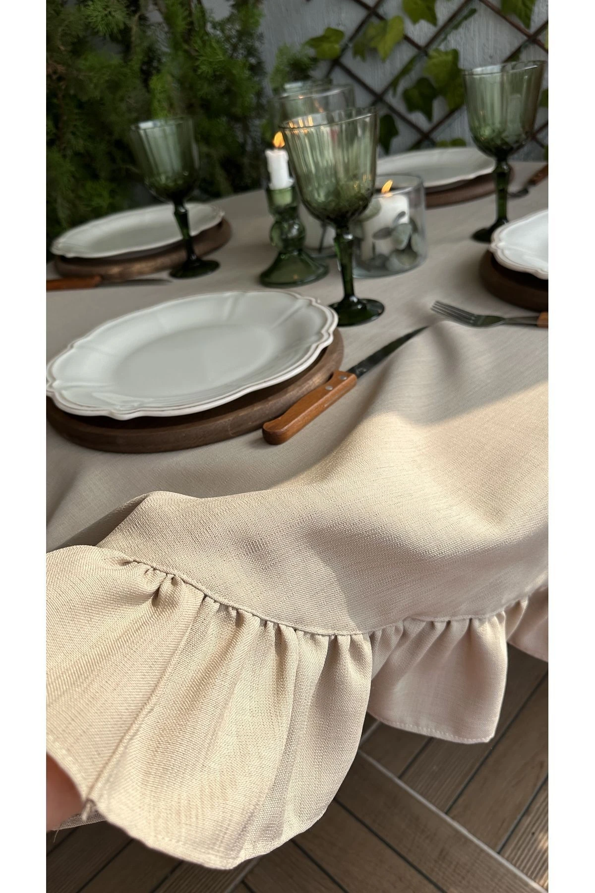 Keten Dokulu Dertsiz Leke Tutmaz Bej Yuvarlak Fırfırlı Masa Örtüsü