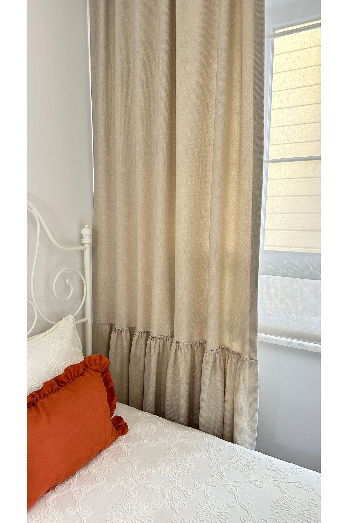 Bej Rengi Vintage Fırfırlı Fon Perde