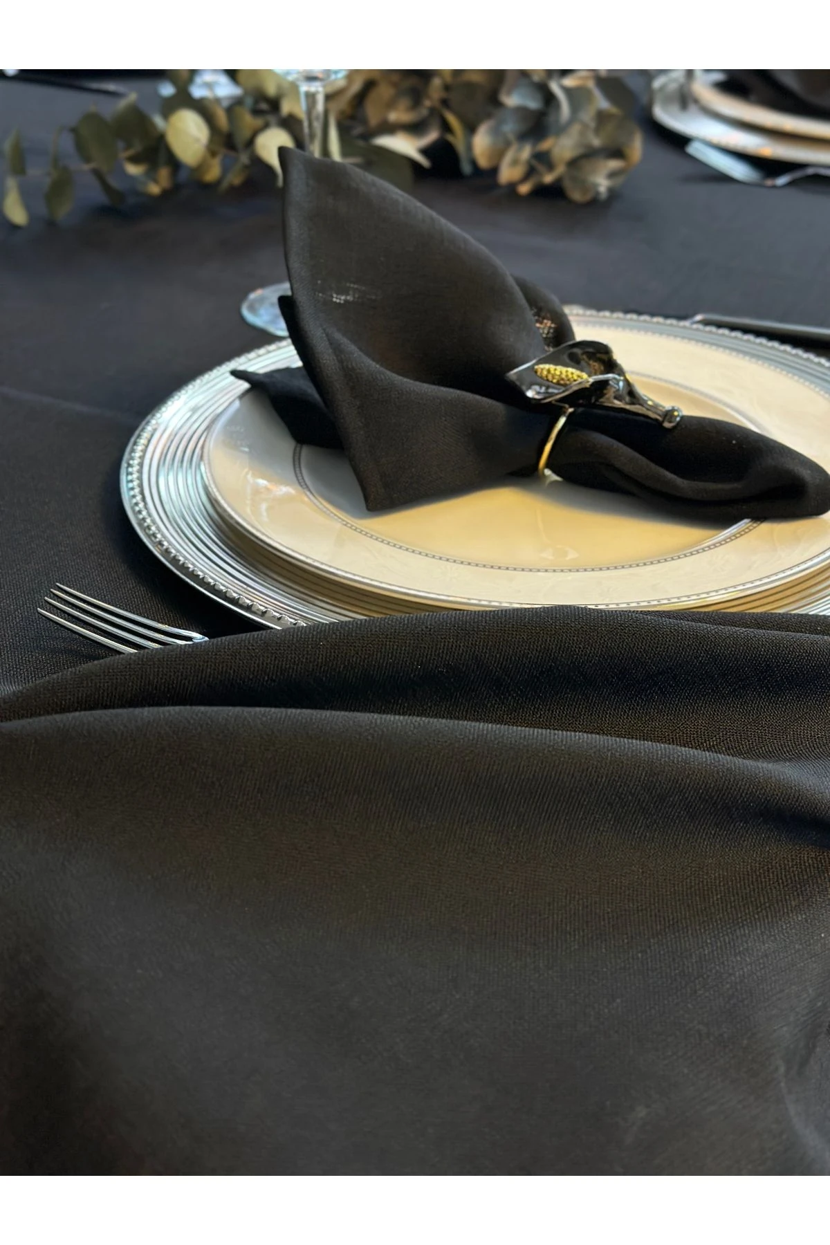 Keten Dokulu Siyah Masa Örtüsü