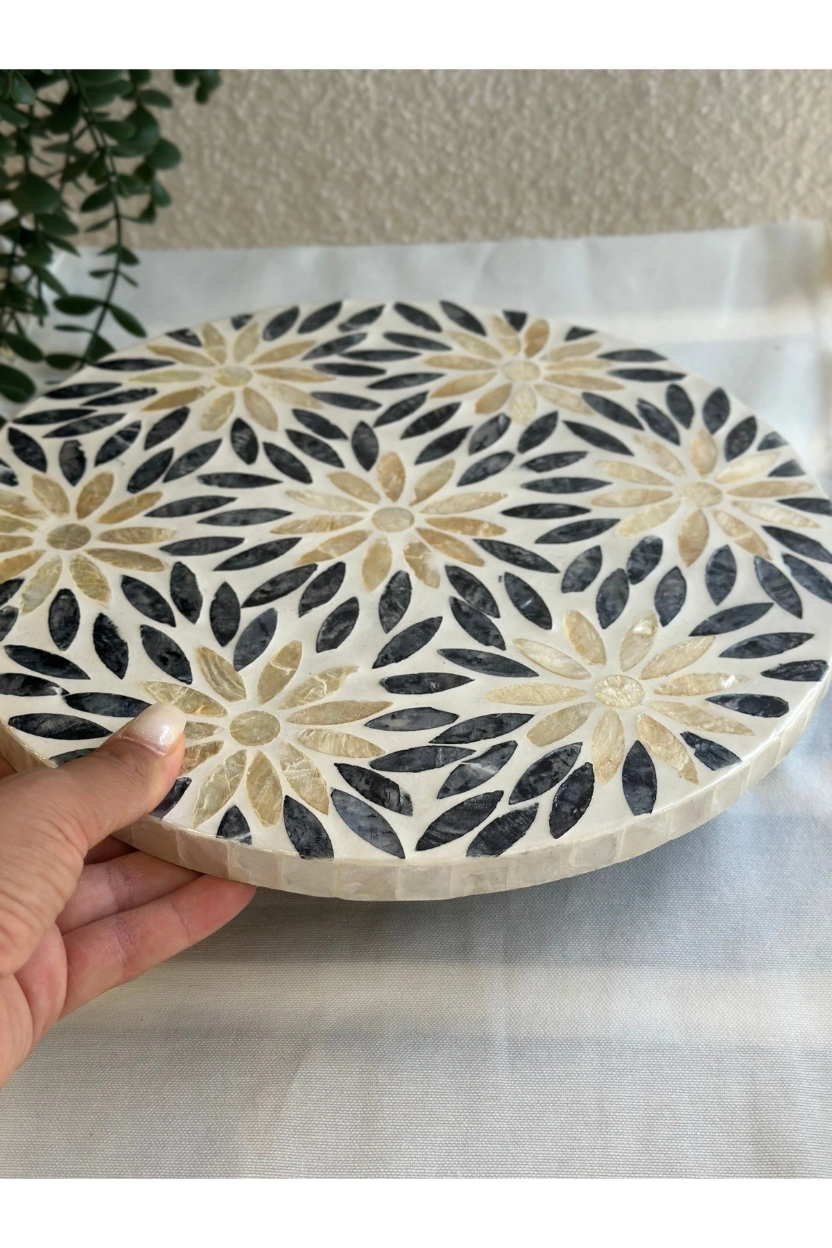 El Yapımı Doğal Taş Detaylı Gri Ekru Döner Sunum Tabağı