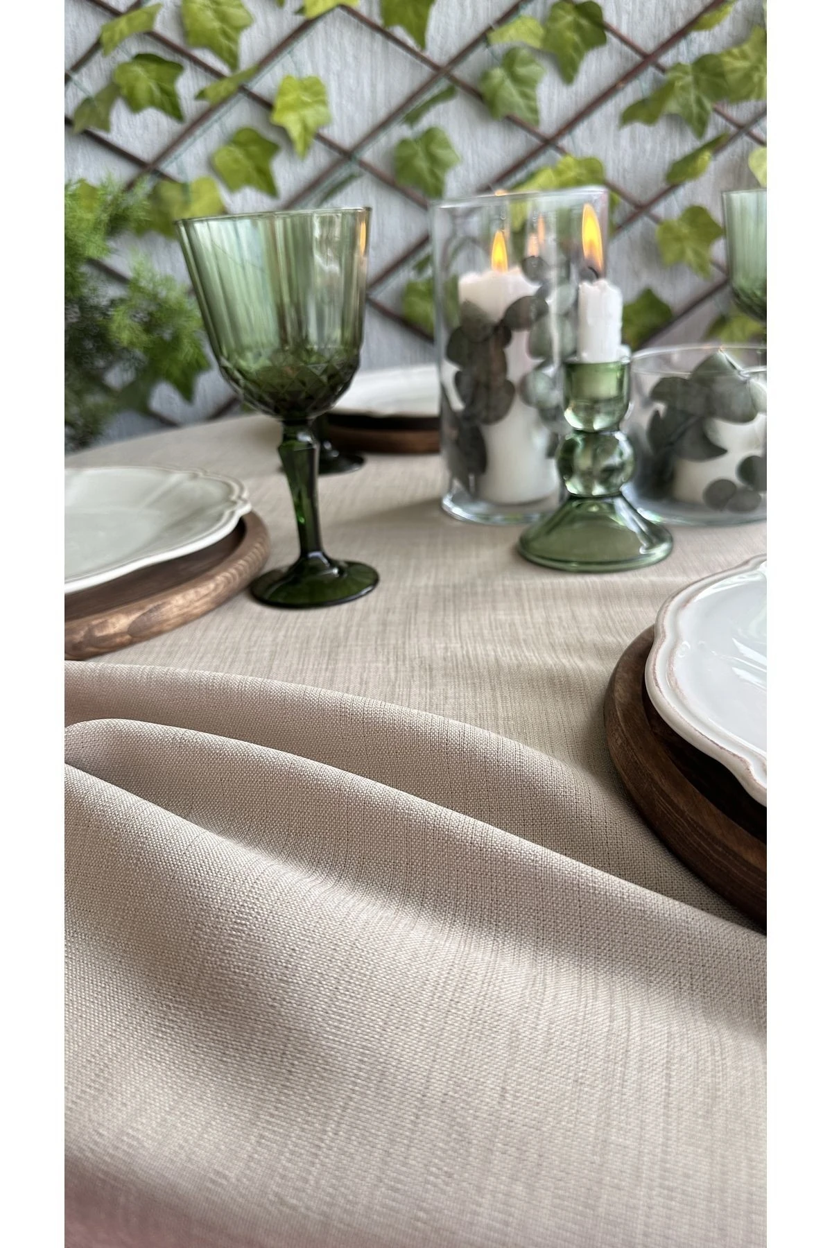 Keten Dokulu Dertsiz Leke Tutmaz Bej Yuvarlak Fırfırlı Masa Örtüsü