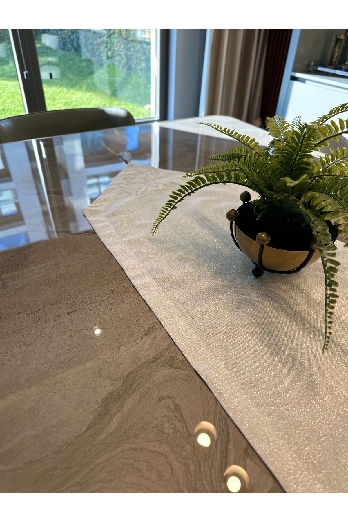 Fransız Dantelli Köşe Püsküllü Simli Runner