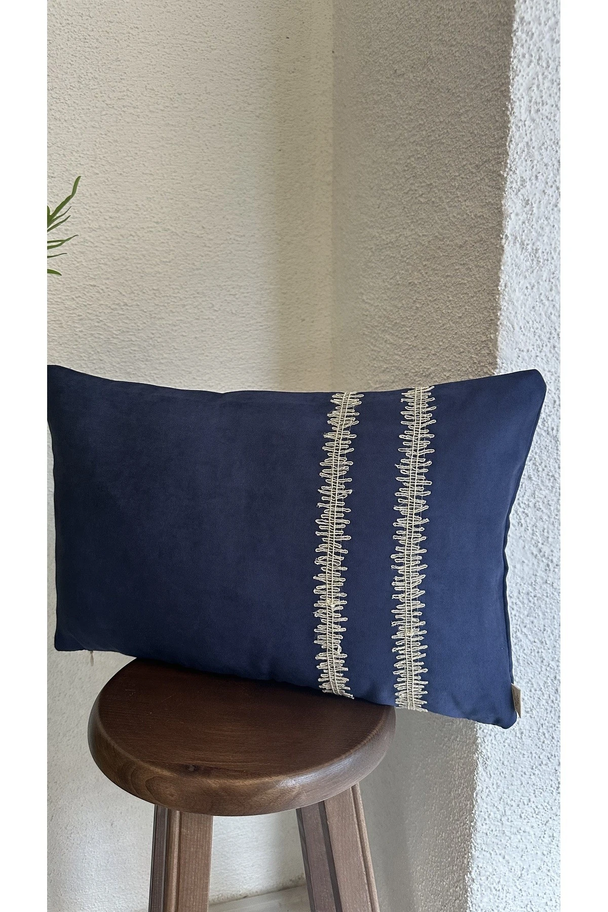 Gold Detaylı Lacivert Salon Kırlent Kılıfı