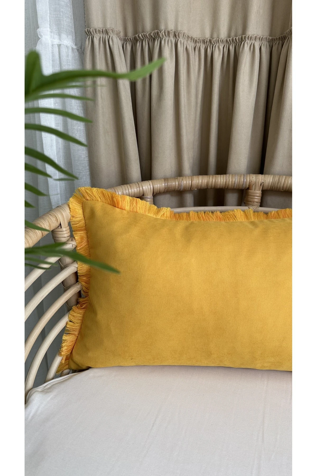 Püsküllü Hardal Sarı Kırlent Kılıfı