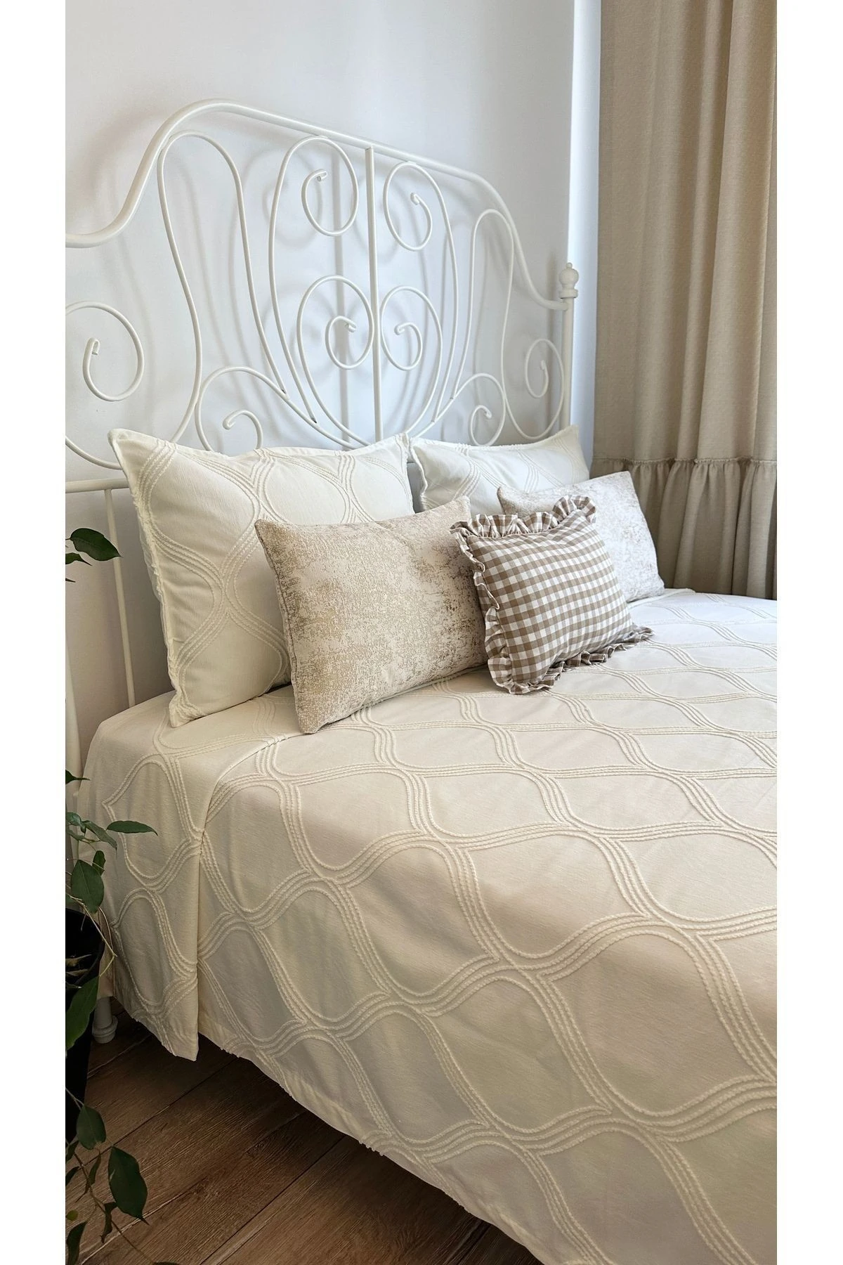 Nakışlı Yatak Örtüsü Pike Takımı Çift Kişilik