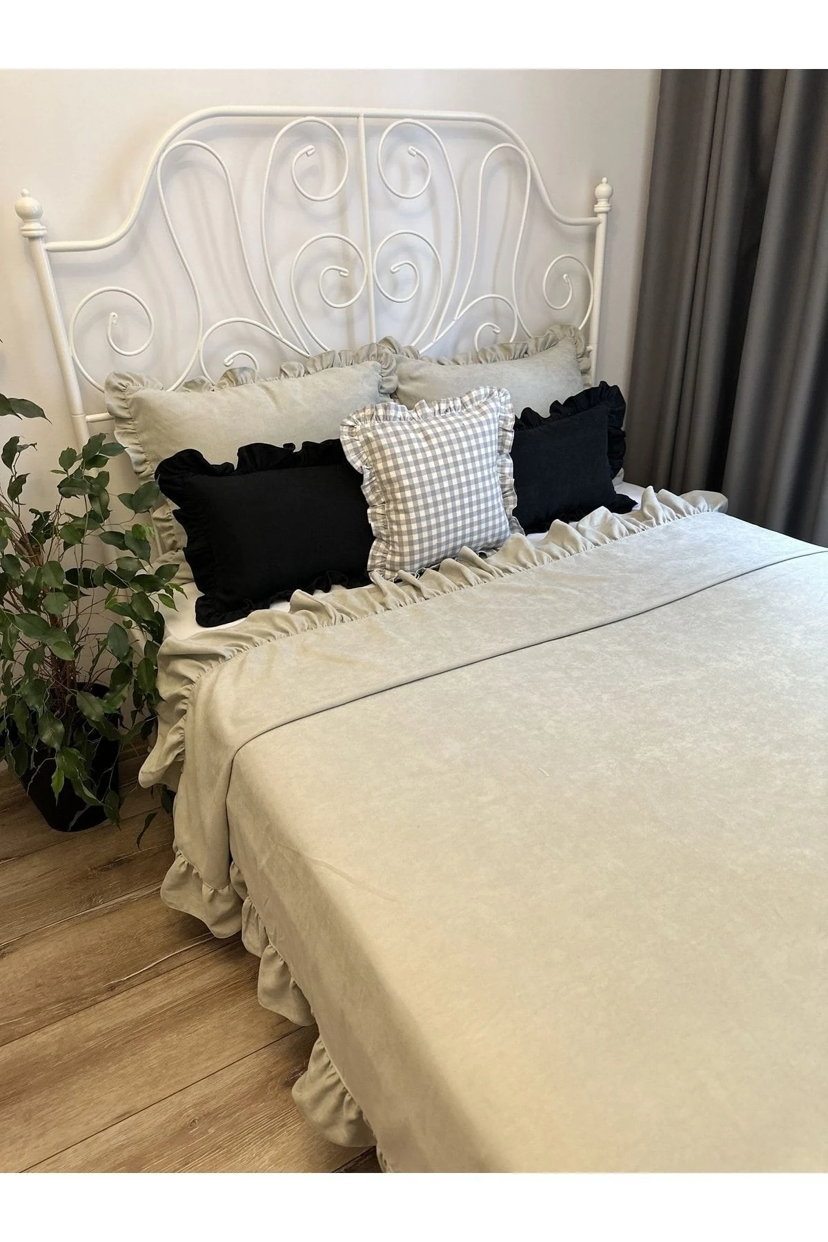 Vintage Adaçayı Yeşili Fırfırlı Yatak Örtüsü Çift Kişilik 3 Parça - Ay Taşı