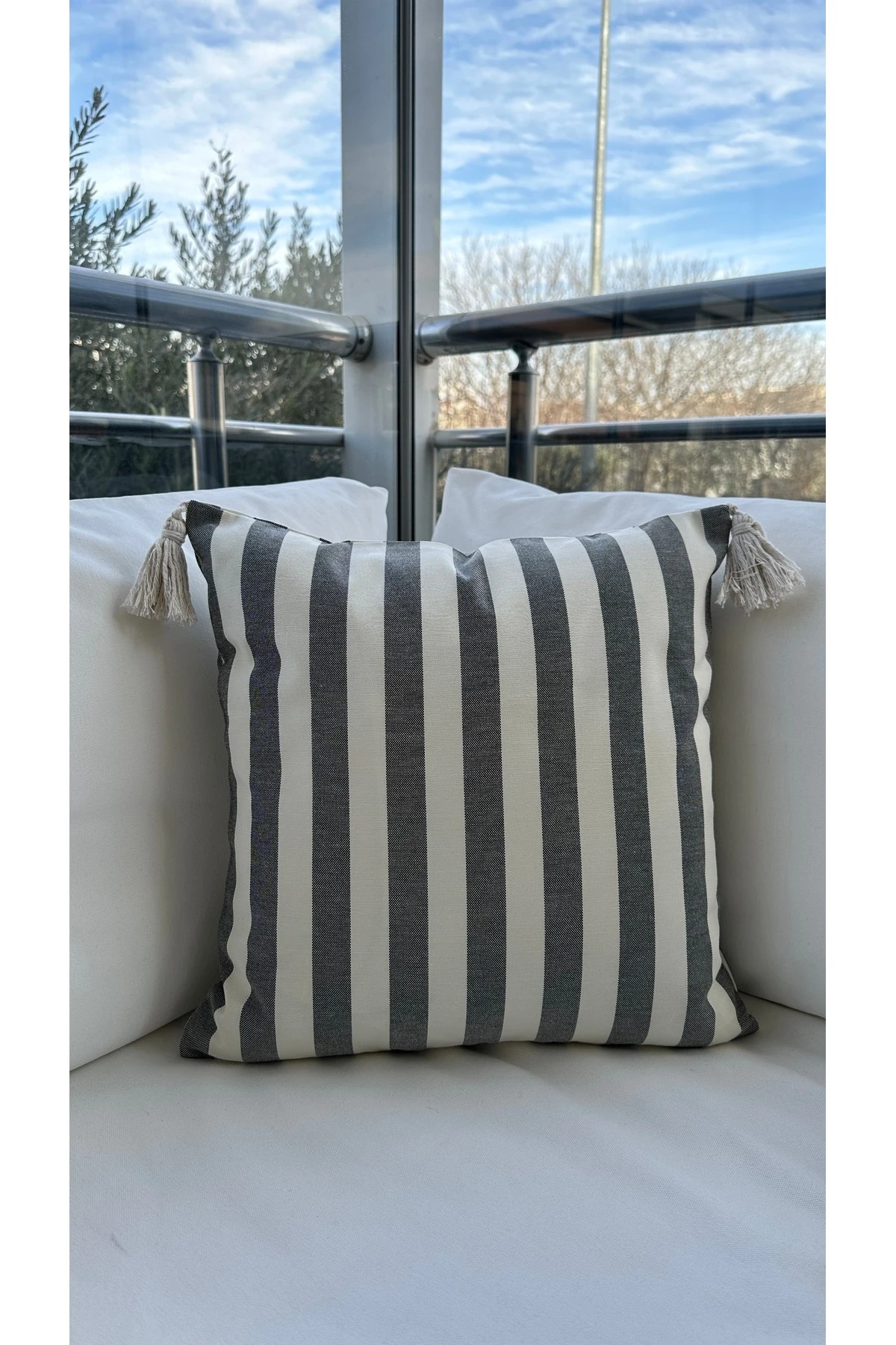 2‘li Keten Çizgi Desenli Püsküllü Füme-Ekru Kırlent Kılıfı Seti
