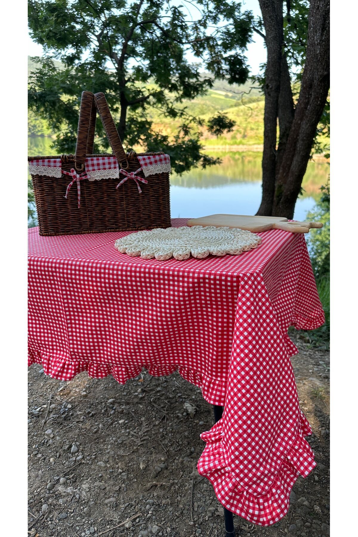 Kırmızı Pötikare Fırfırlı Dertsiz Leke Tutmaz Masa Örtüsü Piknik Örtüsü