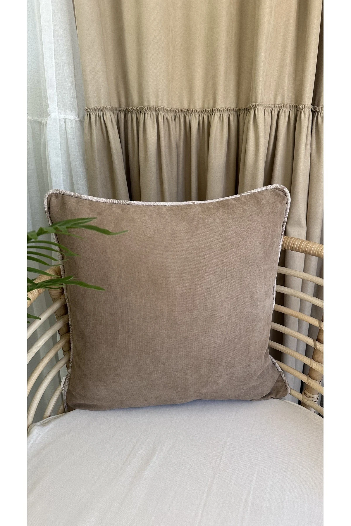 Sütlü Kahverengi Biye Detaylı Kırlent Kılıfı 1 ad