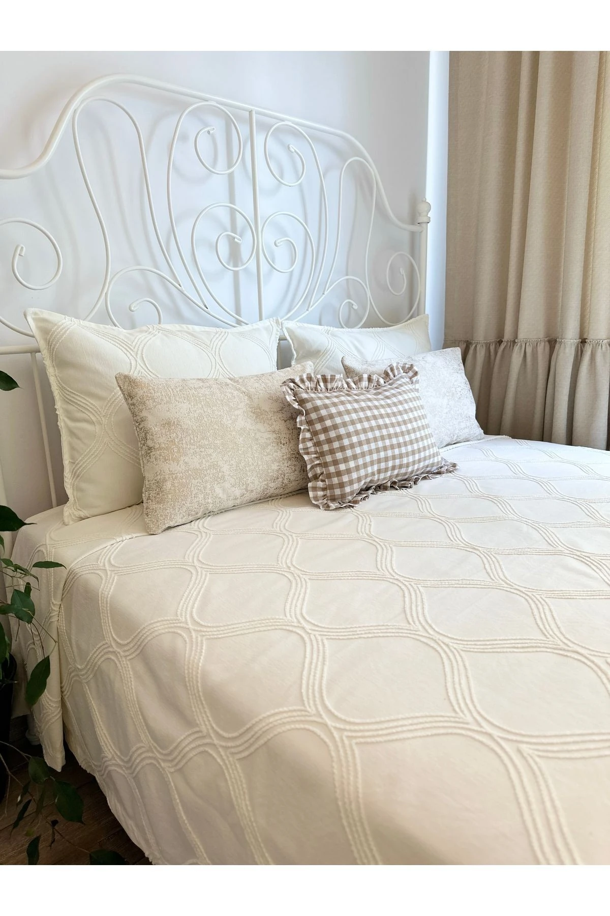 Nakışlı Yatak Örtüsü Pike Takımı Çift Kişilik