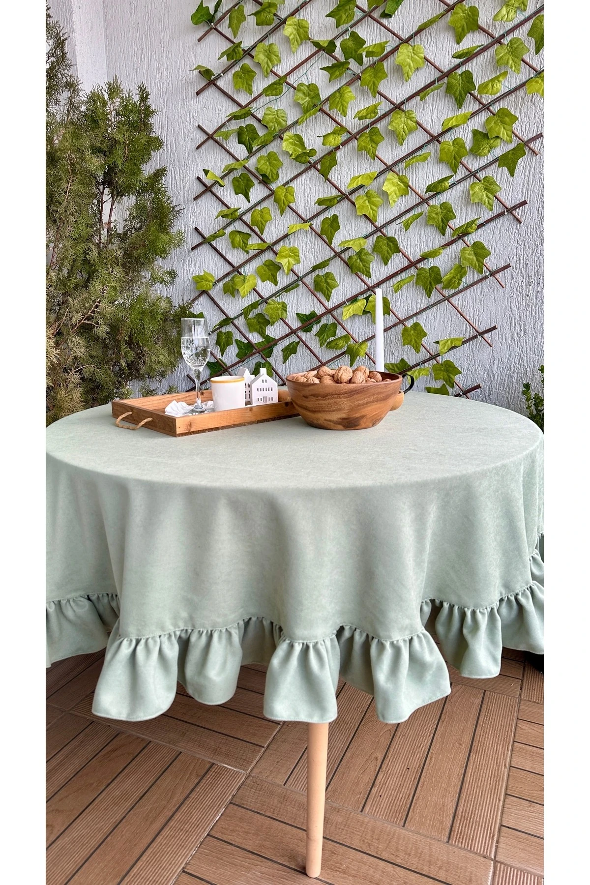 Kadife Dokulu Vintage Dertsiz Fırfırlı Yuvarlak Masa Örtüsü