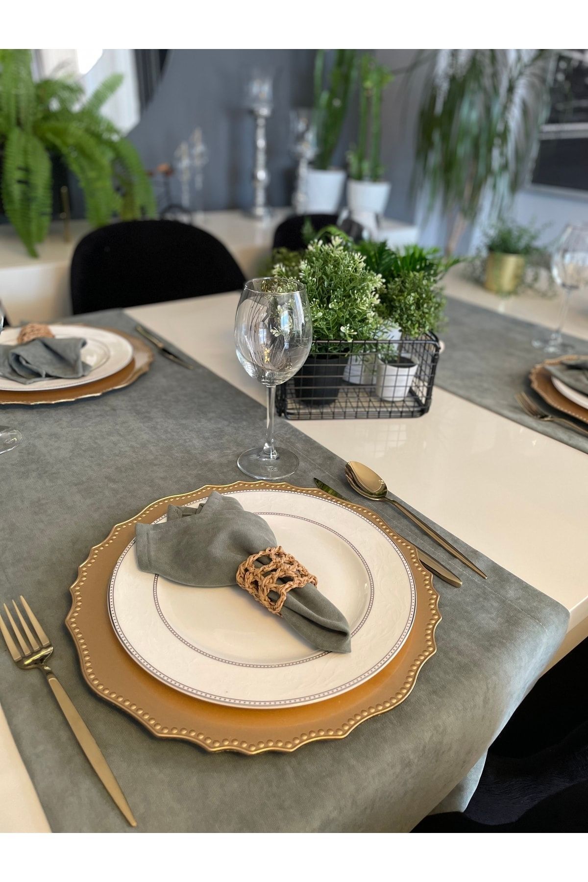 Kadife Dokulu Çağla Yeşili Kısa Runner