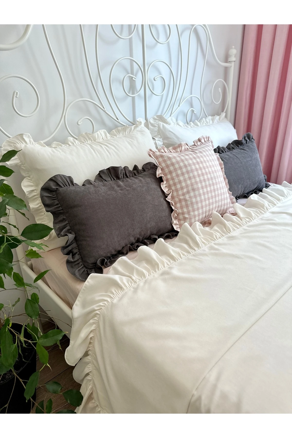 Beyaz Fırfırlı Tek Kişilik Yatak Örtüsü 2 parça