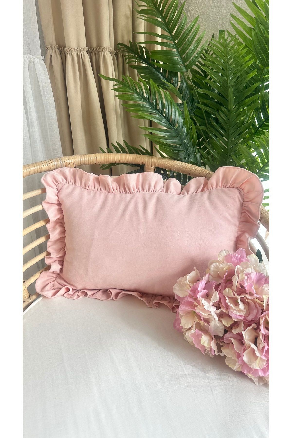 Vintage Fırfırlı Toz Pembe Kırlent Kılıfı