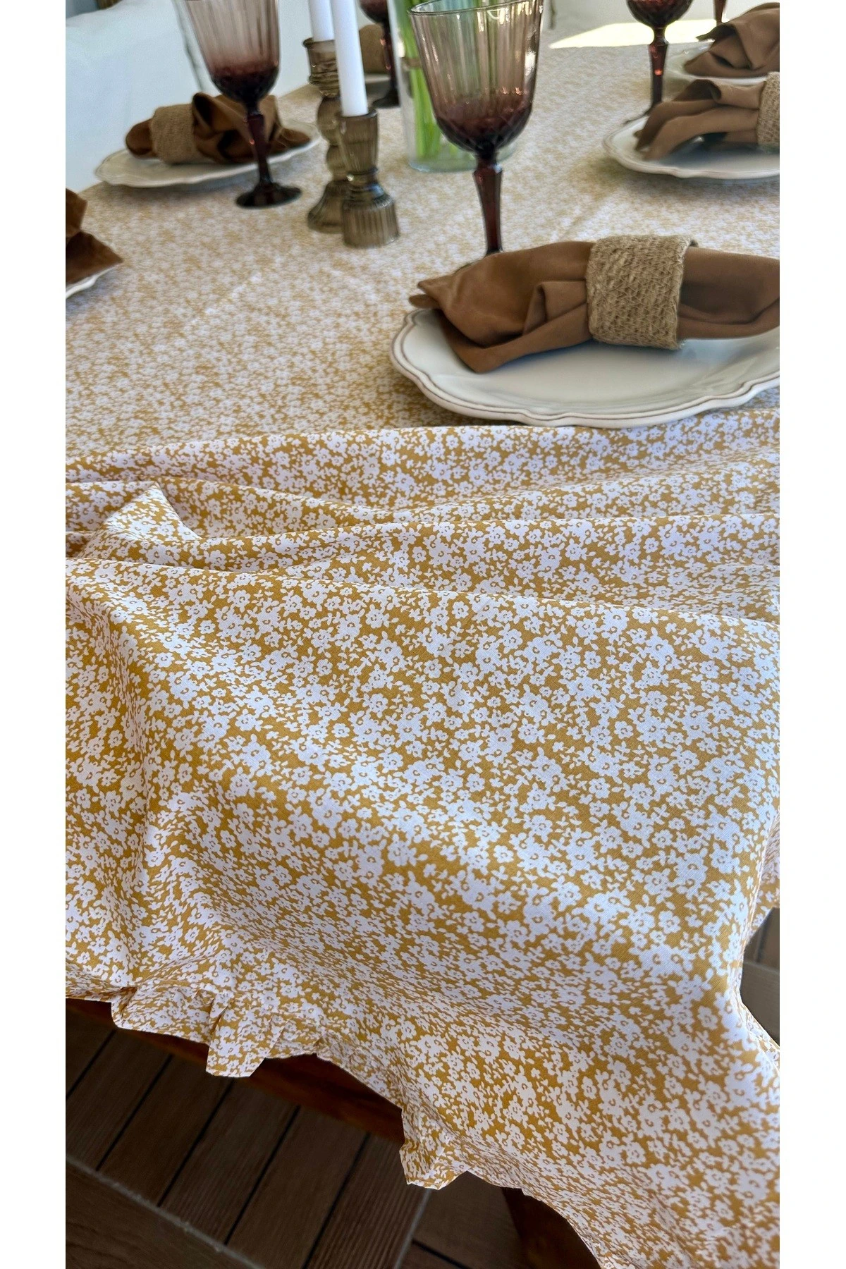Sarı Mini Çiçekli Fırfırlı Masa Örtüsi