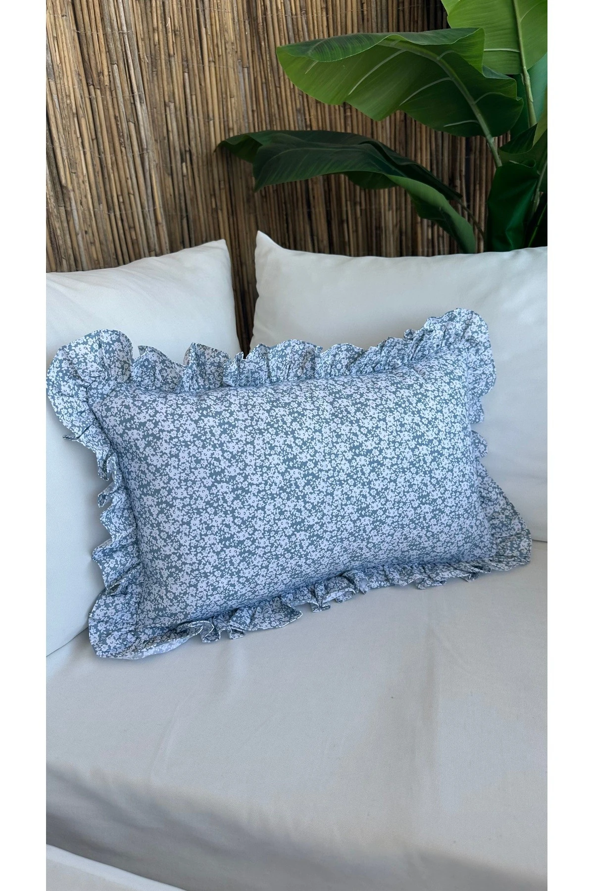 Pamuklu Kumaş Mini Çiçekli Fırfırlı Kırlent Kılıfı