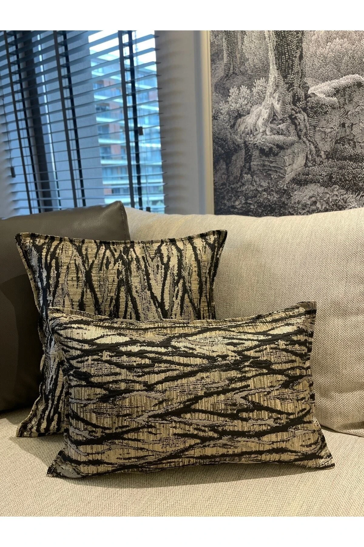 Siyah Gold Detaylı Kırlent Kılıfı