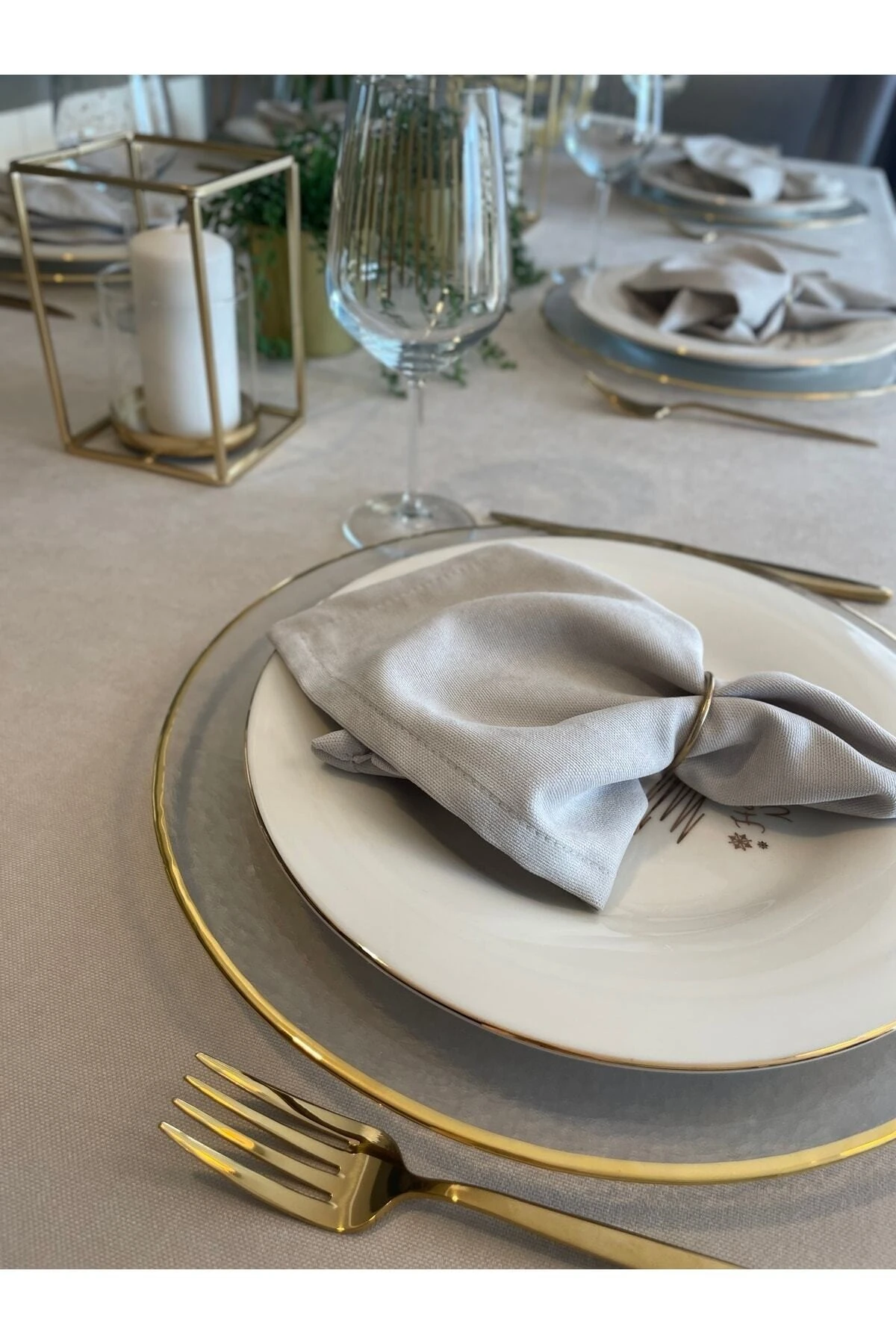 Kadife Dokulu Dertsiz Leke Tutmaz Taş Rengi Masa Örtüsü