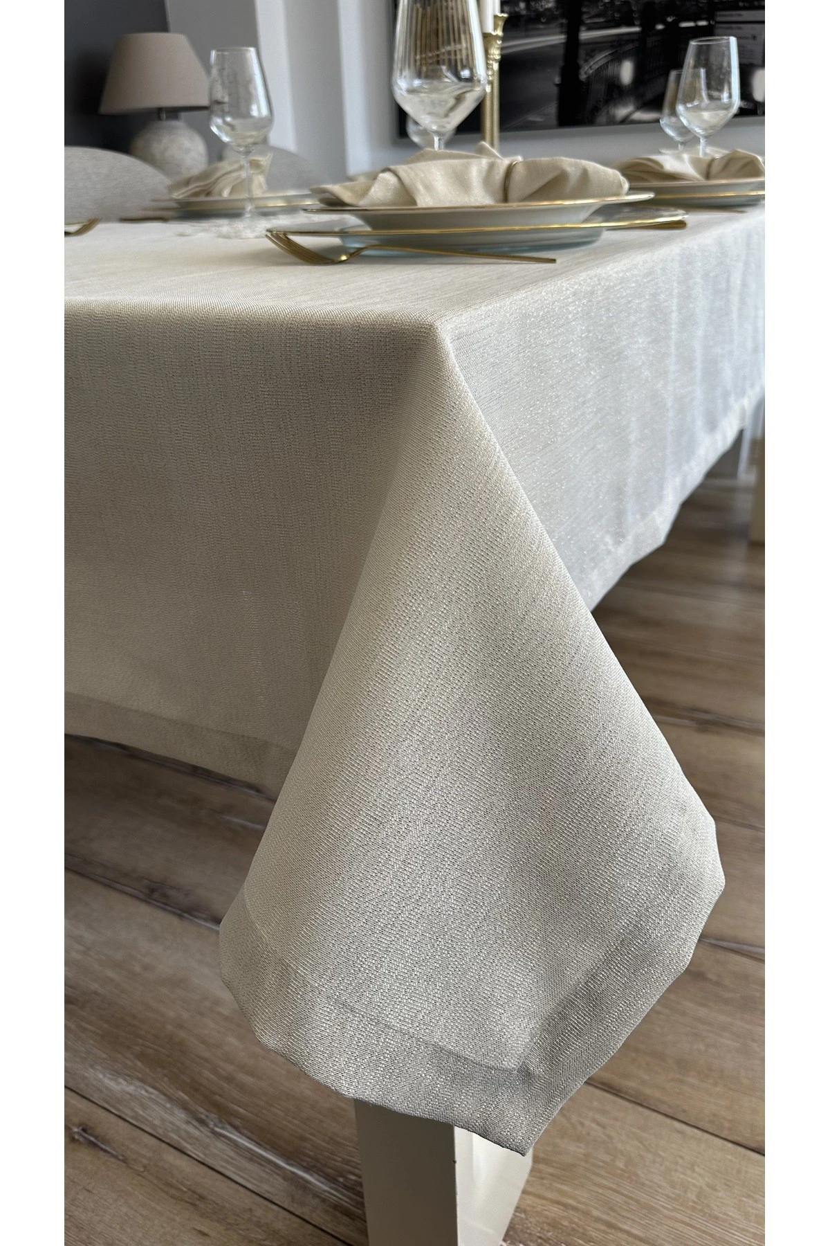 Keten Dokulu Gold Simli Dantel Runner Detaylı Masa Örtüsü