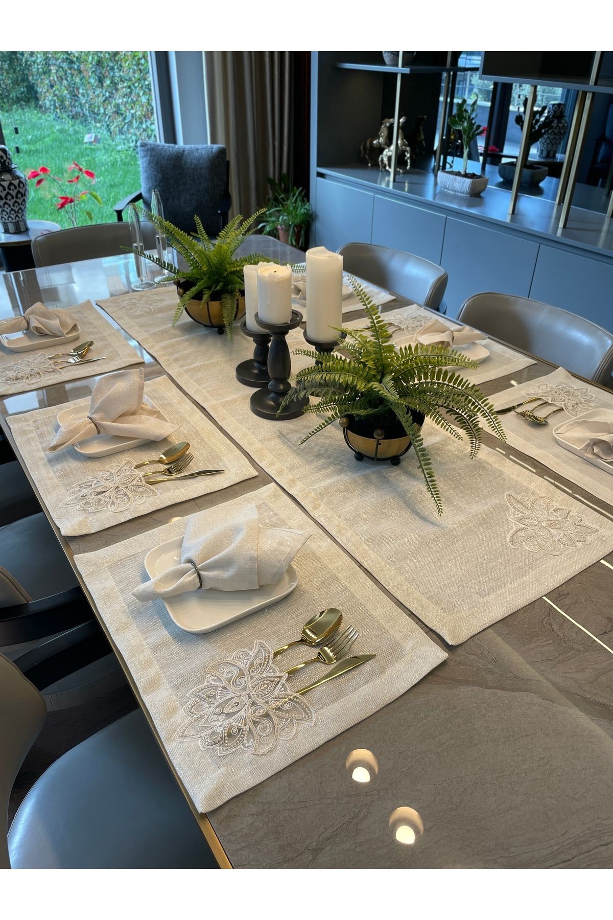 12 Kişilik Linen Fransız Dantelli Gold Simli Ekru Amerikan Servis Ve Runner Set 13 PARÇA (PEÇETESİZ)