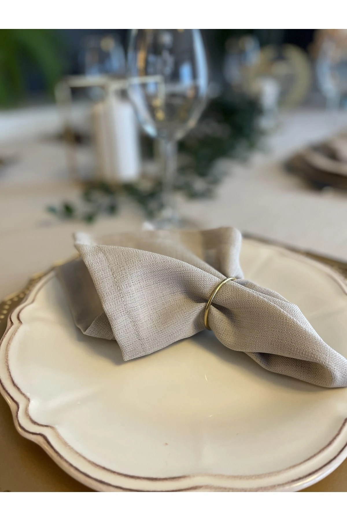 Keten Dokulu Bej Masa Örtüsü