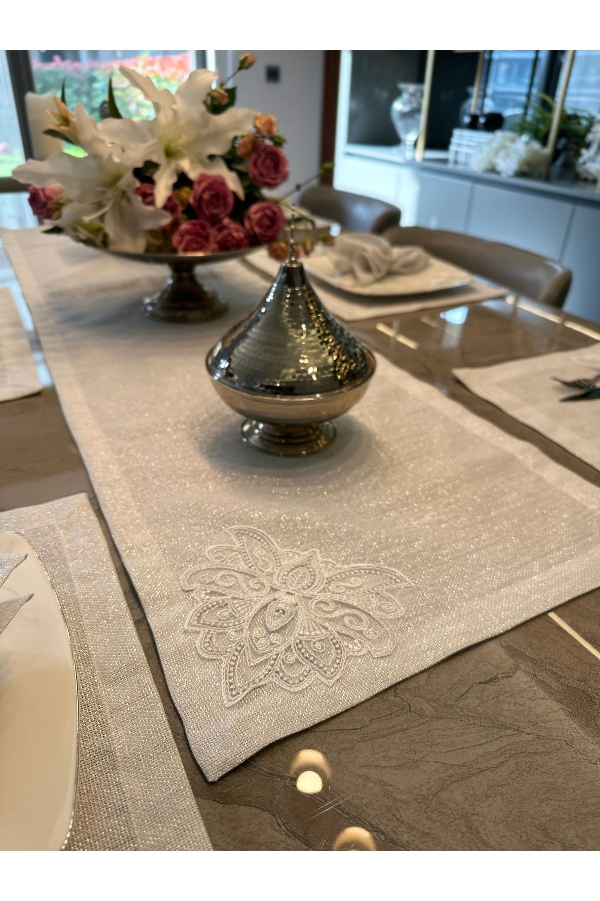 12 Kişilik Linen Fransız Dentelli Gümüş Simli Beyaz Amerikan Servis , Peçete ve Runner Seti
