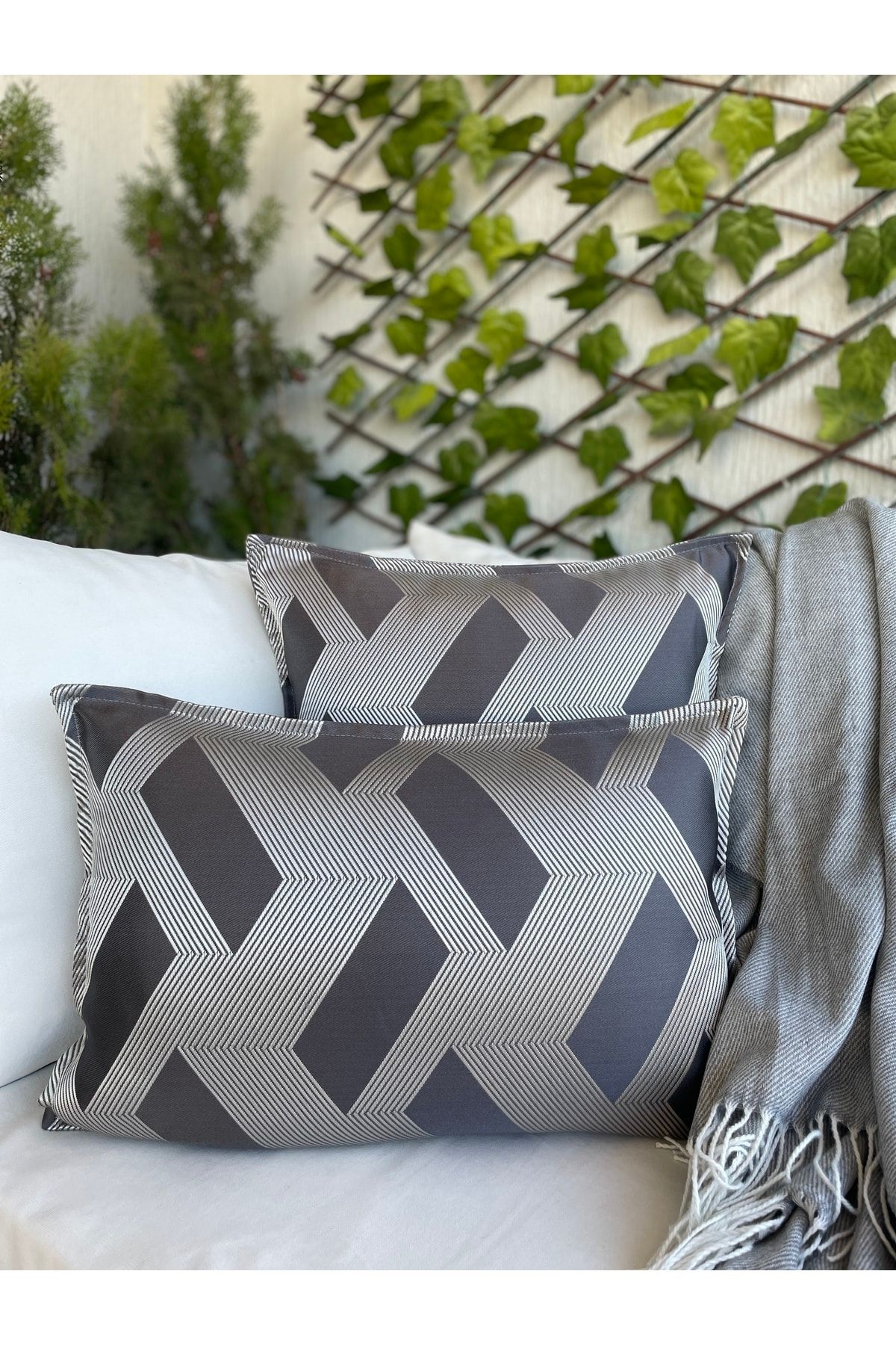 Parlak Detaylı Füme Koyu Gri Salon Kırlent Kılıfı