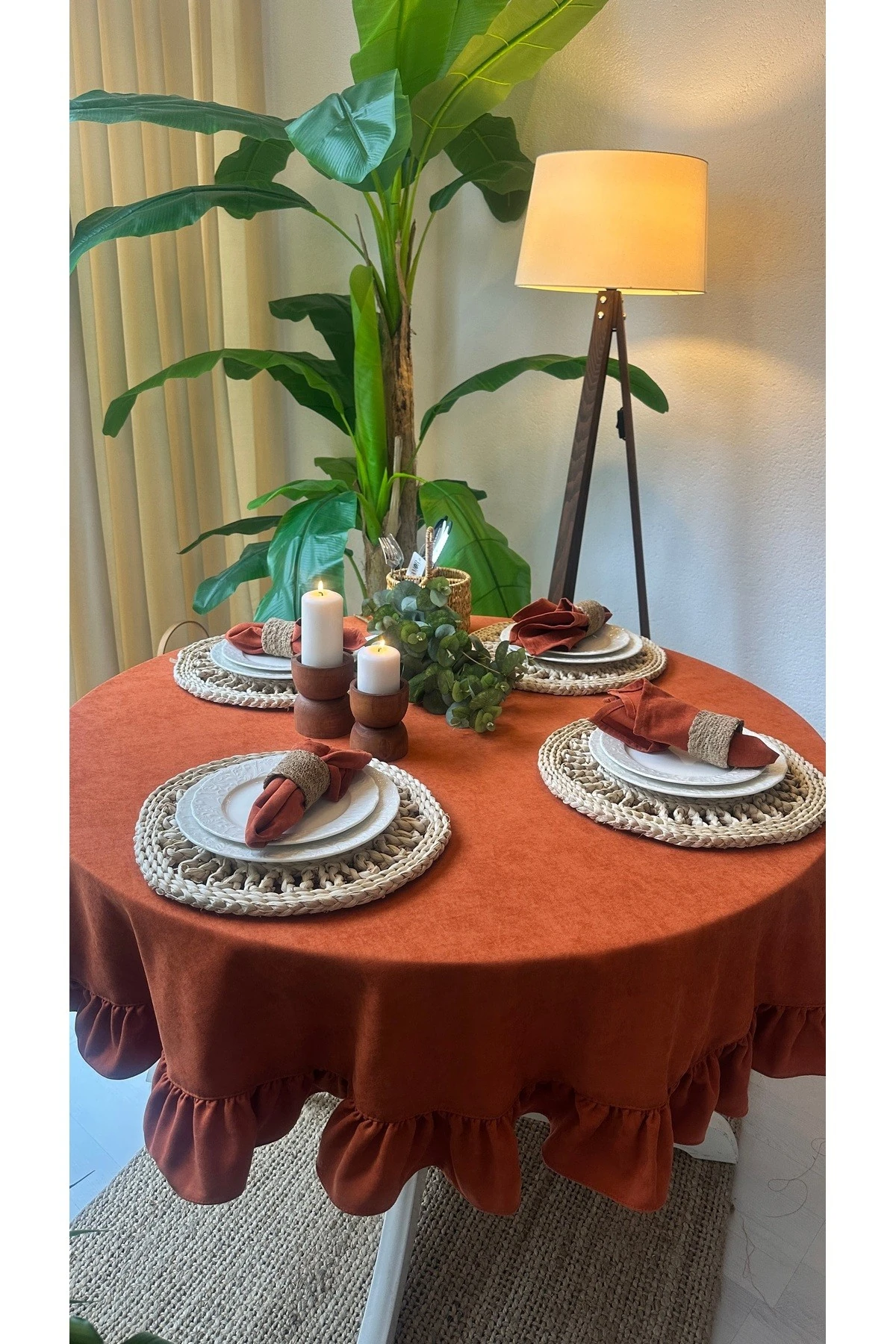 Kadife Dokulu Dertsiz Leke Tutmaz Vintage Fırfırlı Yuvarlak Masa Örtüsü
