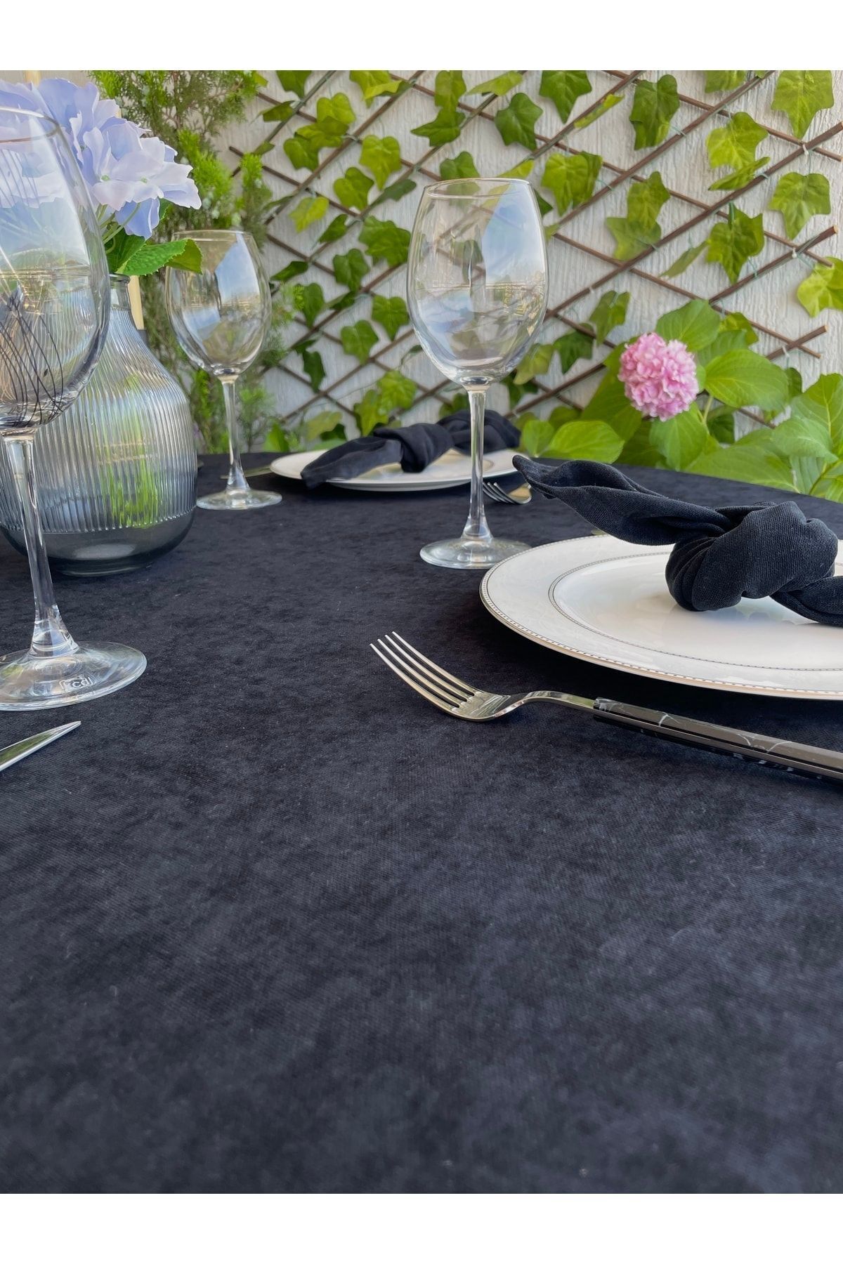 Kadife Dokulu Siyah Yuvarlak Dertsiz Masa Örtüsü