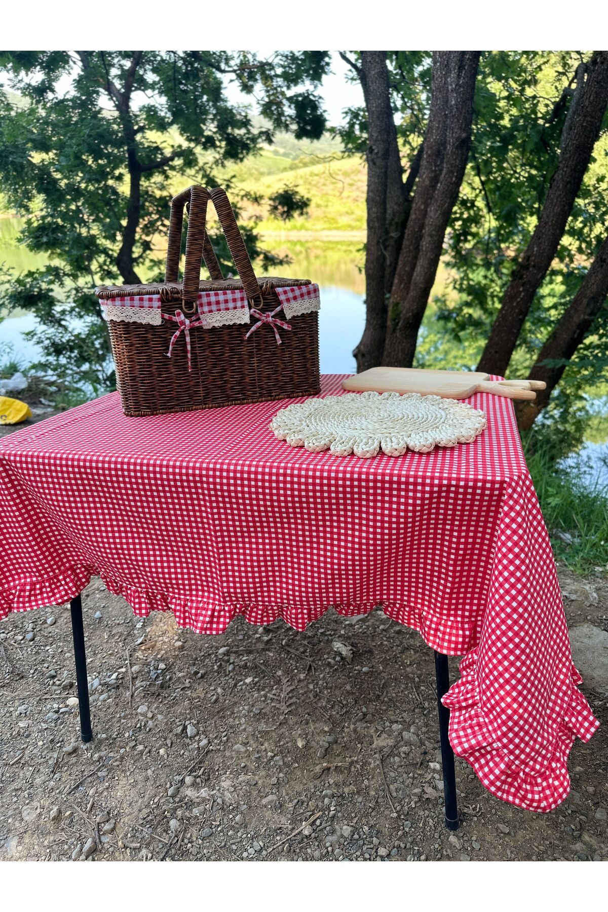 Kırmızı Pötikare Fırfırlı Dertsiz Leke Tutmaz Masa Örtüsü Piknik Örtüsü