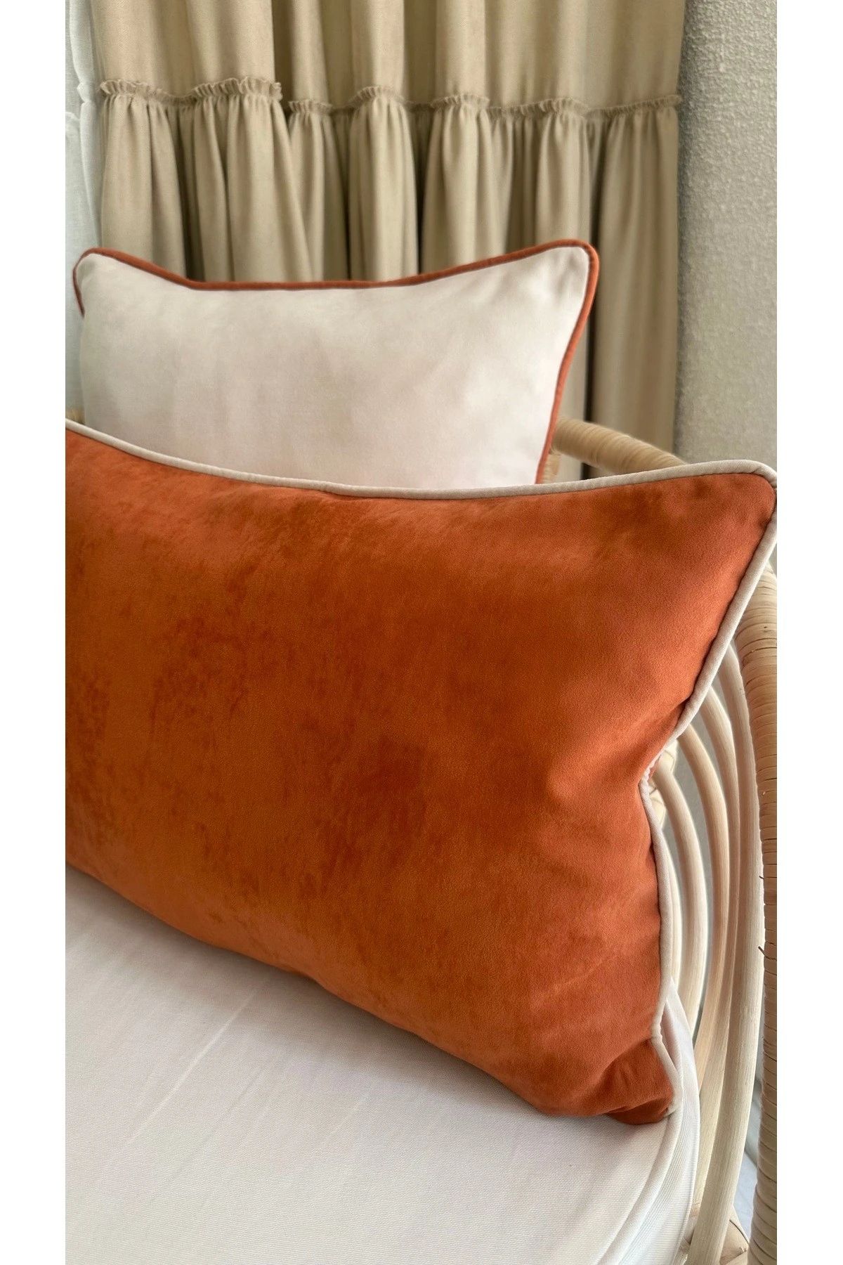 Biye Detaylı Süet Kiremit Kırlent Kılıfı