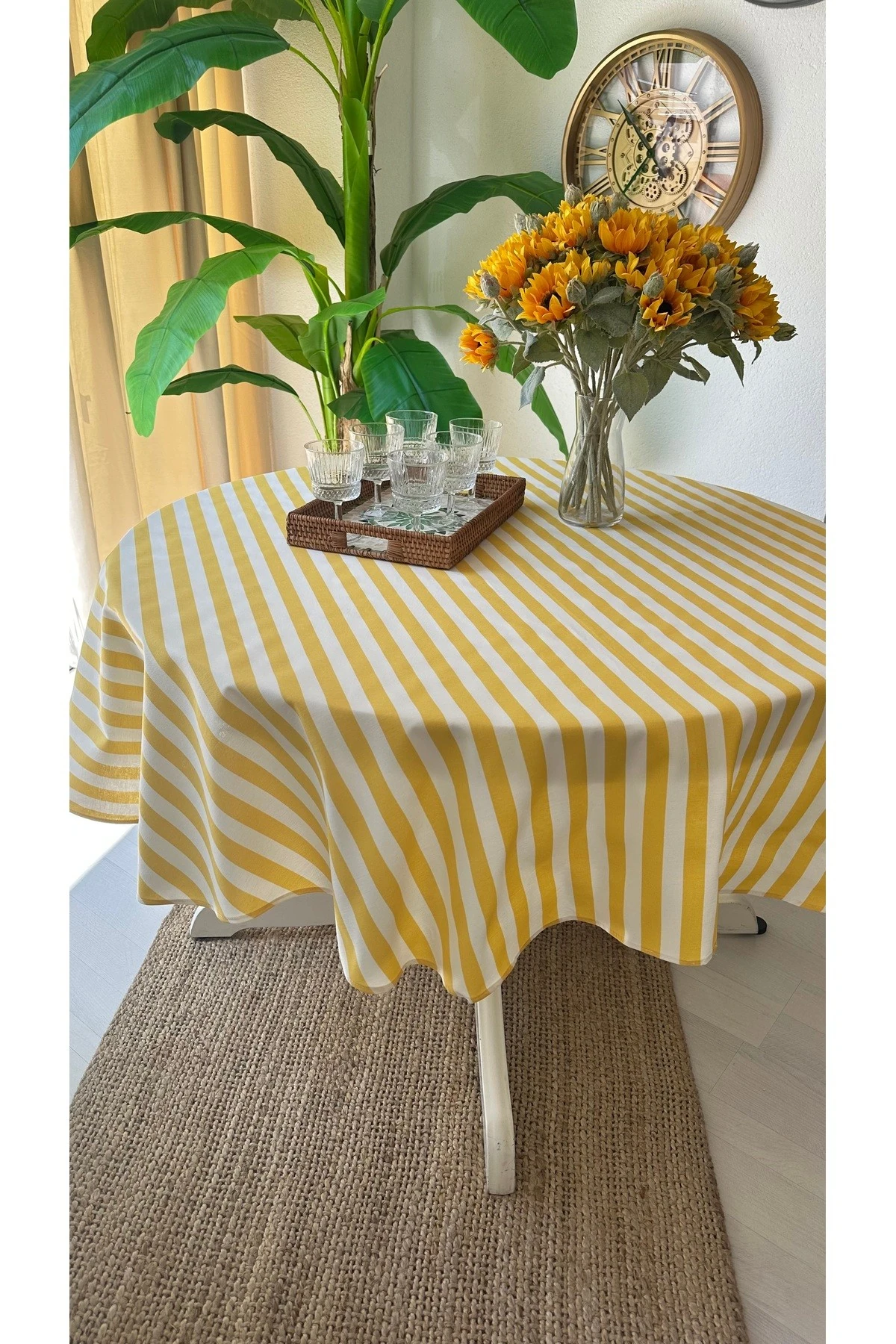 Dertsiz Leke Tutmaz Sarı Çizgili Yuvarlak Masa Örtüsü