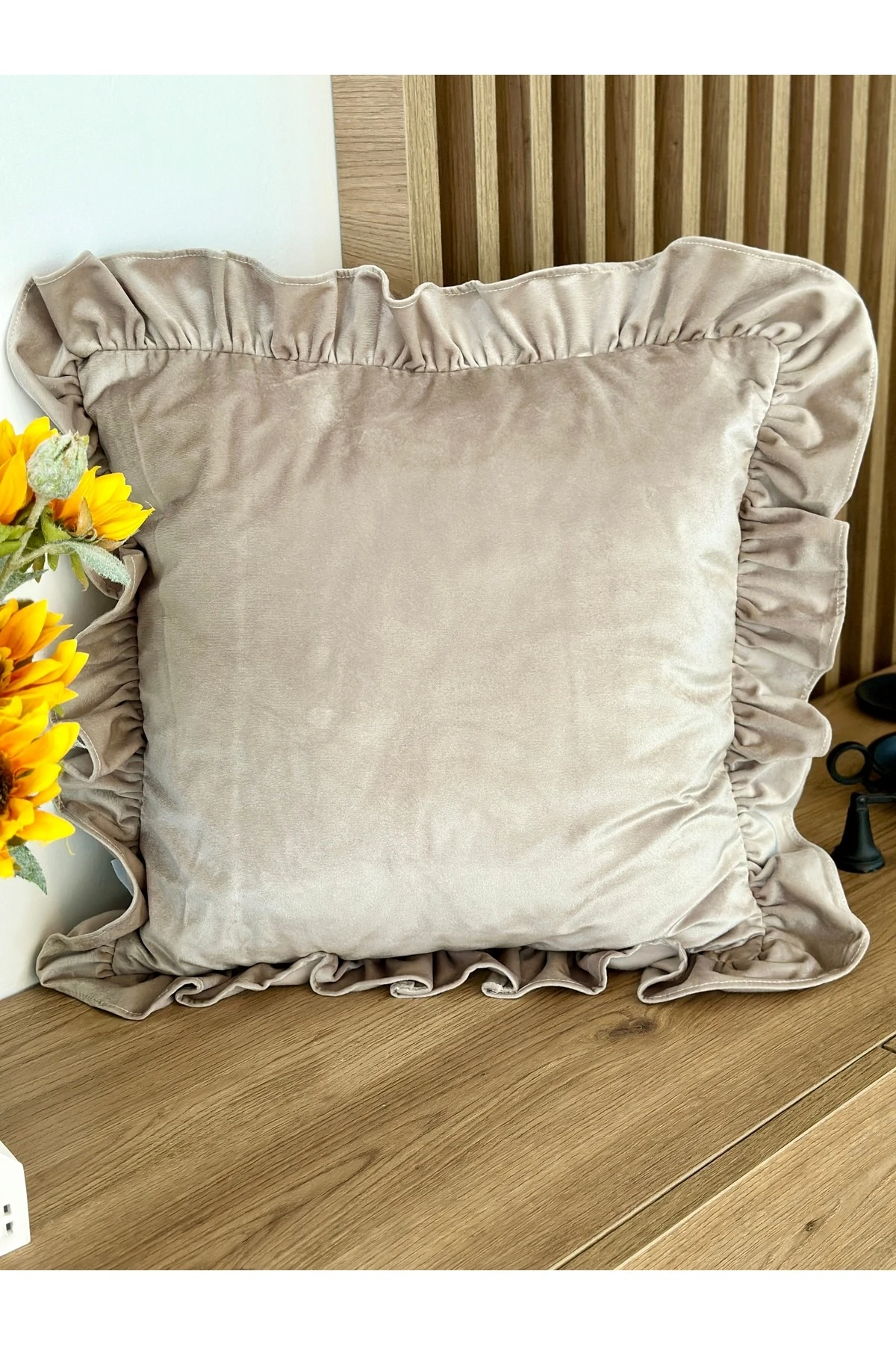 Kadife Fırfırlı Vintage Kırlent Kılıfı