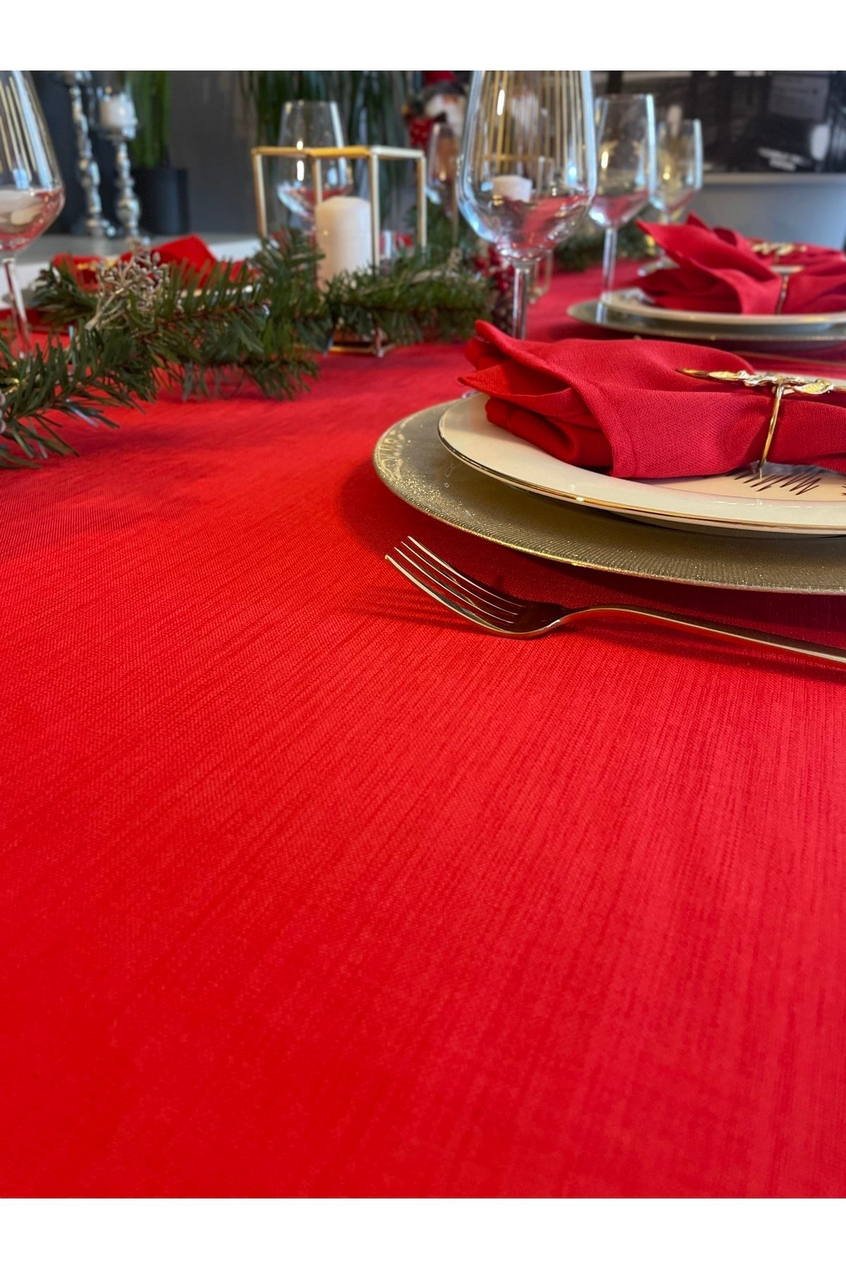 Keten Dokulu  Kırmızı Masa Örtüsü Yılbaşı Masası